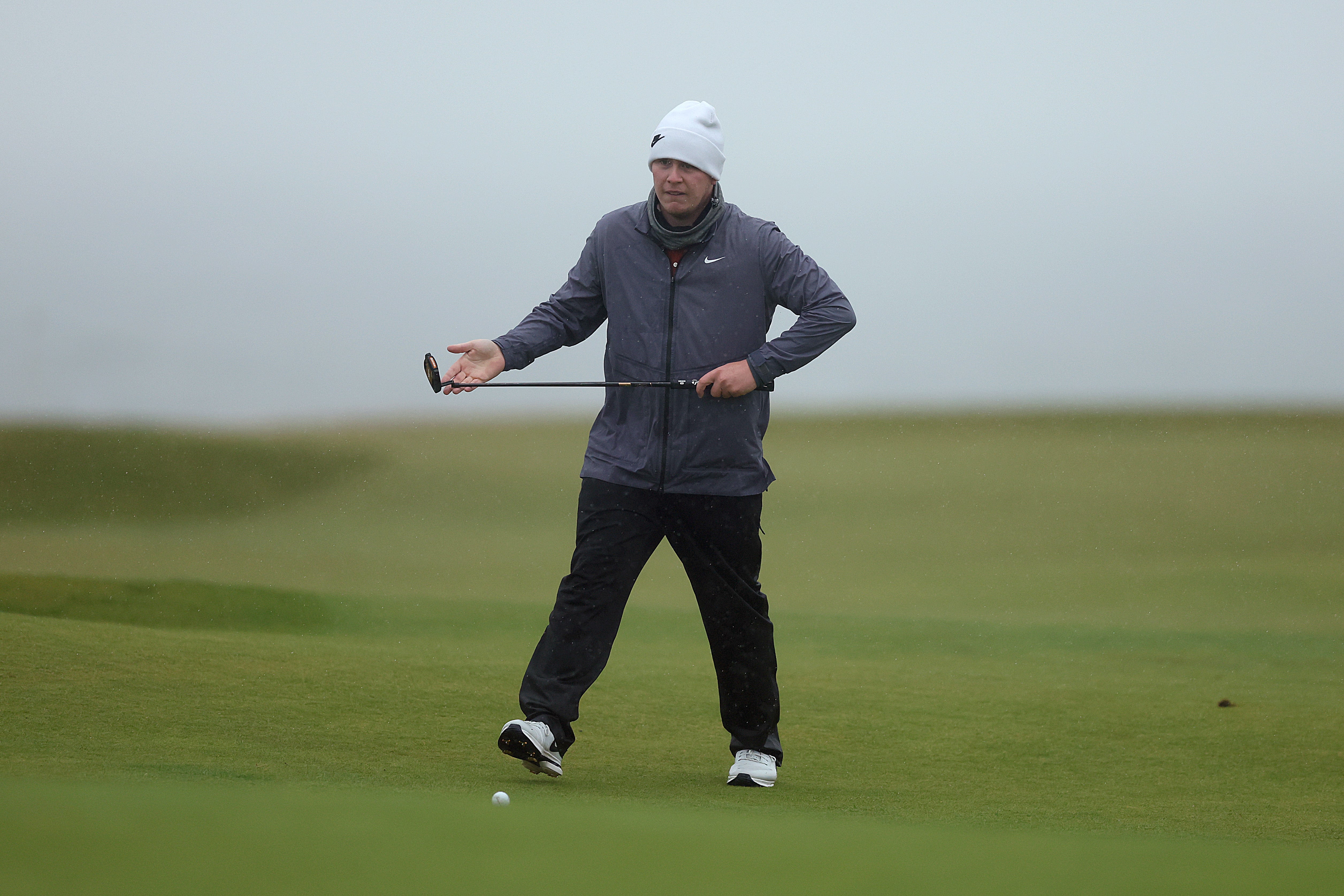 Bob MacIntyre surged into a share of the lead before the second round was halted on Friday