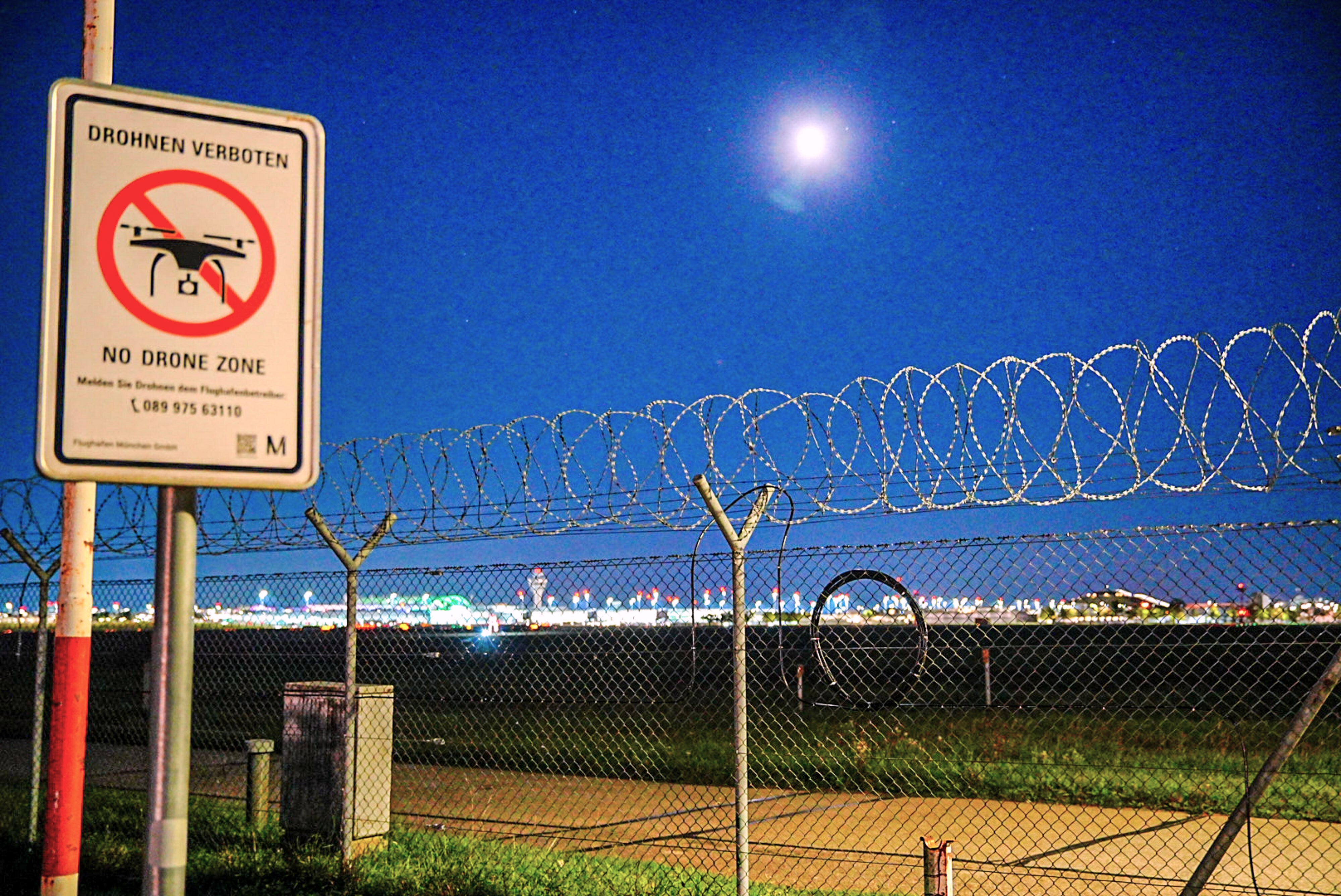 Germany Drone AirportA sign prohibiting drones is seen at the Munich Airport on Friday, Oct. 3, 2025. (Enrique Kaczor/dpa via AP)