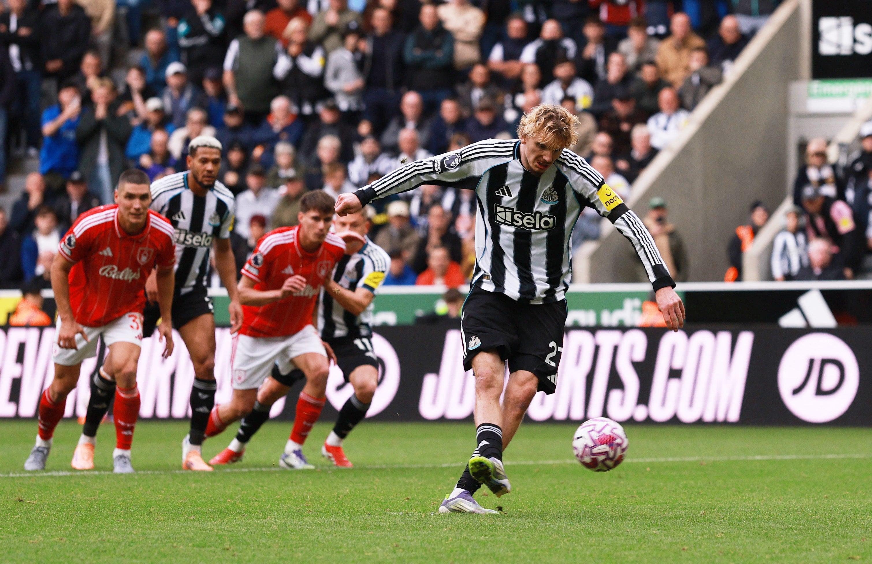 Woltemade seals the points from the spot