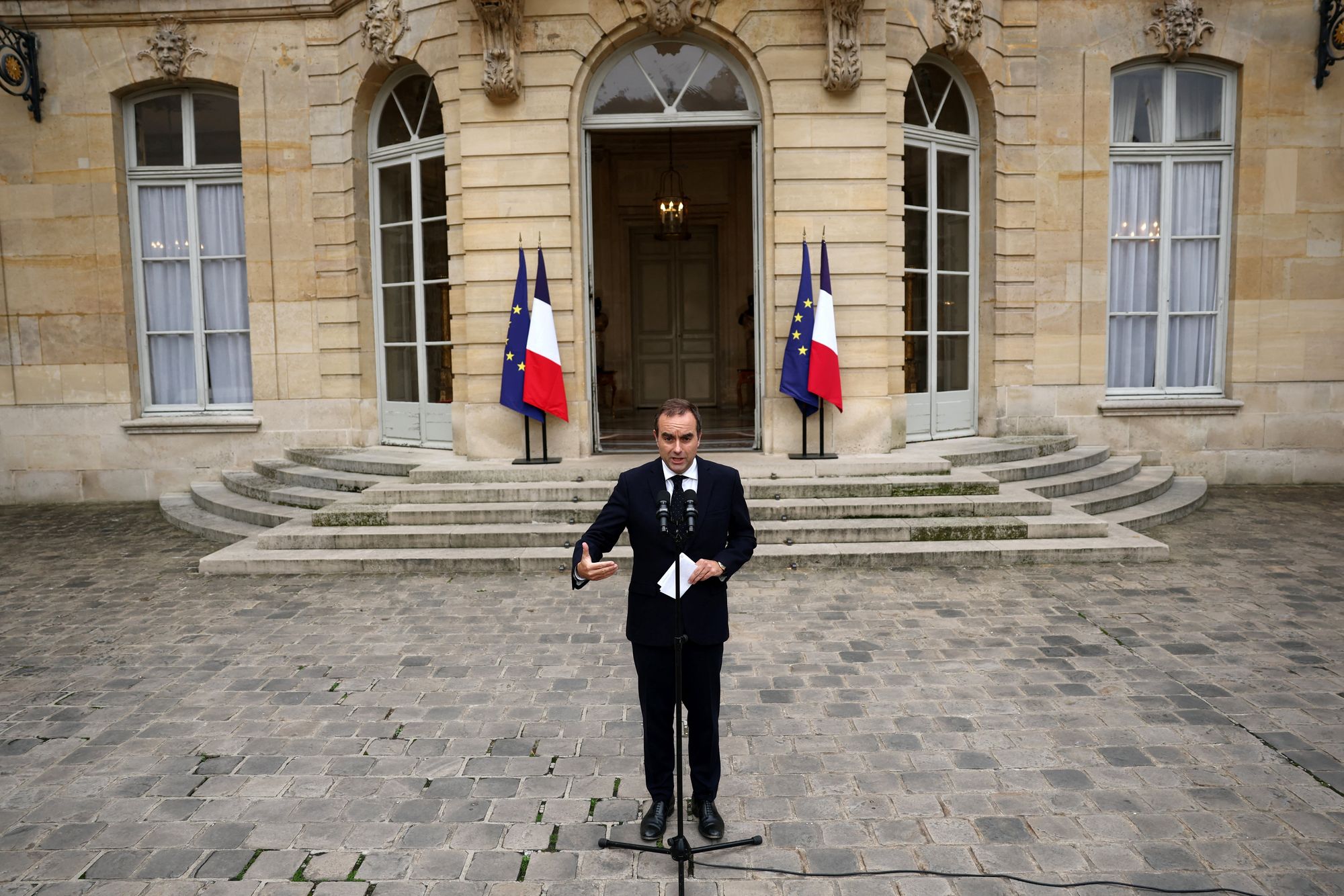 Speaking outside the Hotel de Matignon on Monday, Lecornu said: ‘You cannot be prime minister when the conditions are not met’