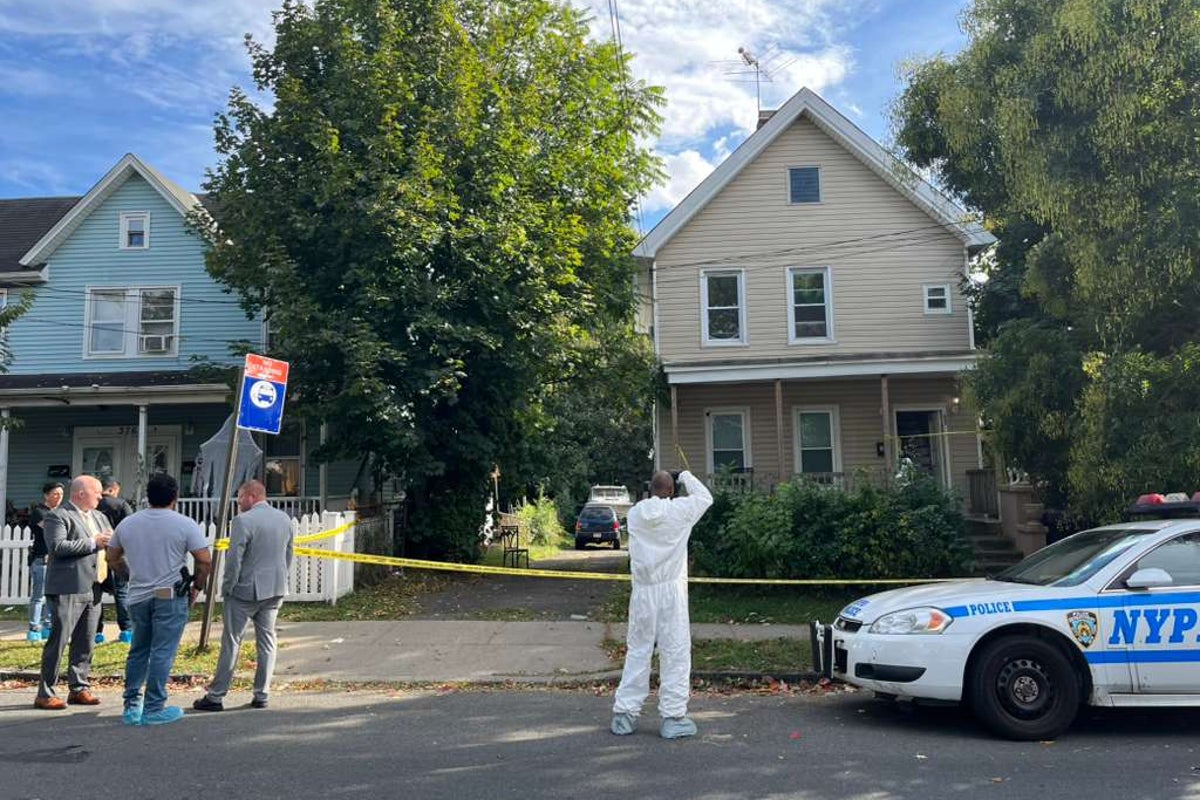 https://static.the-independent.com/2025/10/07/22/16/murderhouse2.jpeg?trim=61,0,24,0&width=1200&height=800&crop=1200:800