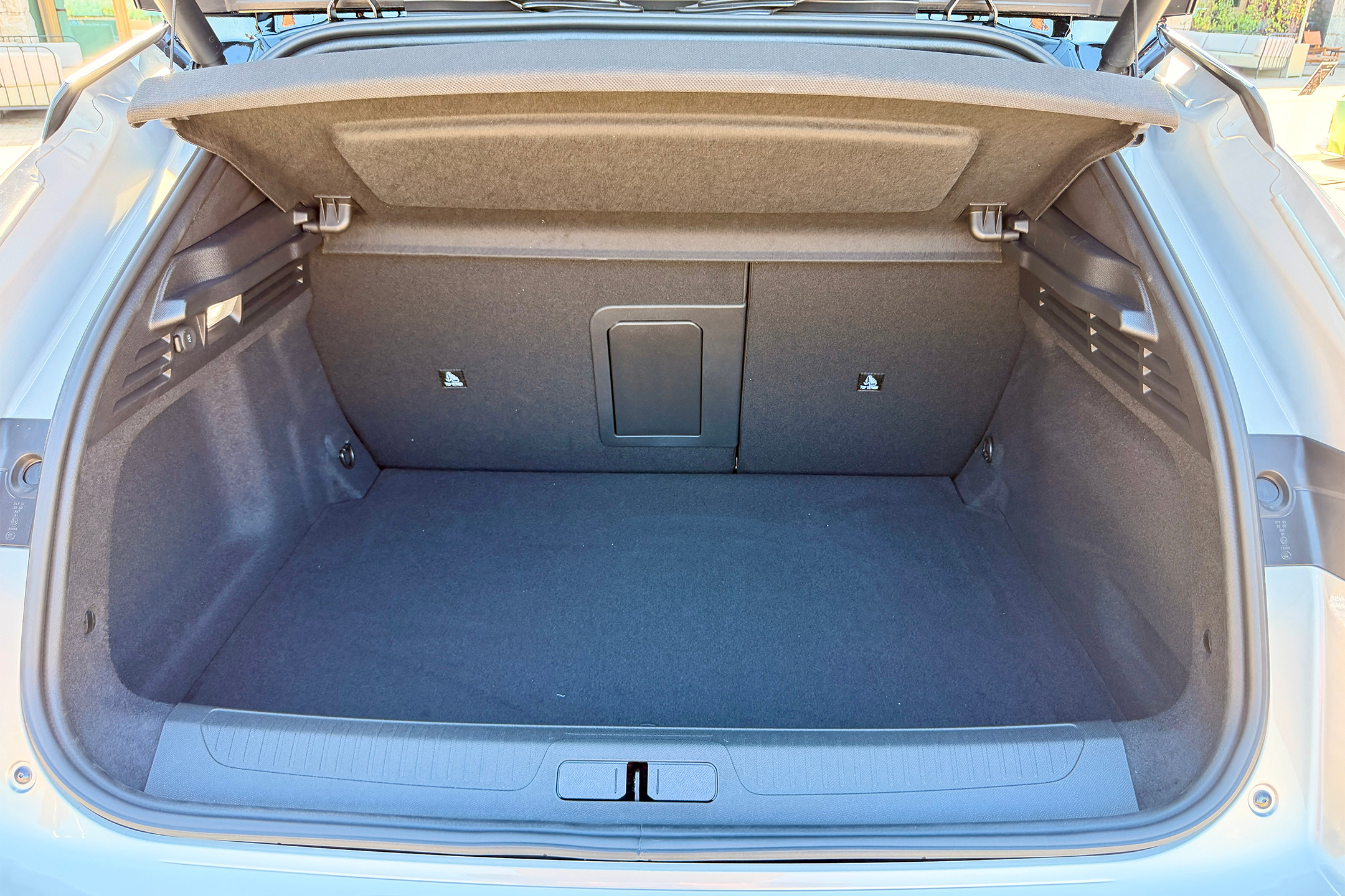 Boot space in the DS No. 4 is 390 litres