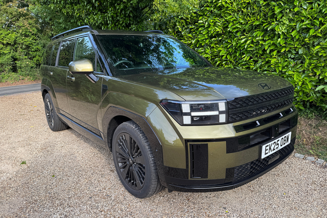 <p>The Hyundai Santa Fe has gone upmarket with a bold look and big prices</p>