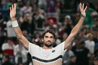 Vacherot slaví své ohromující vítězství