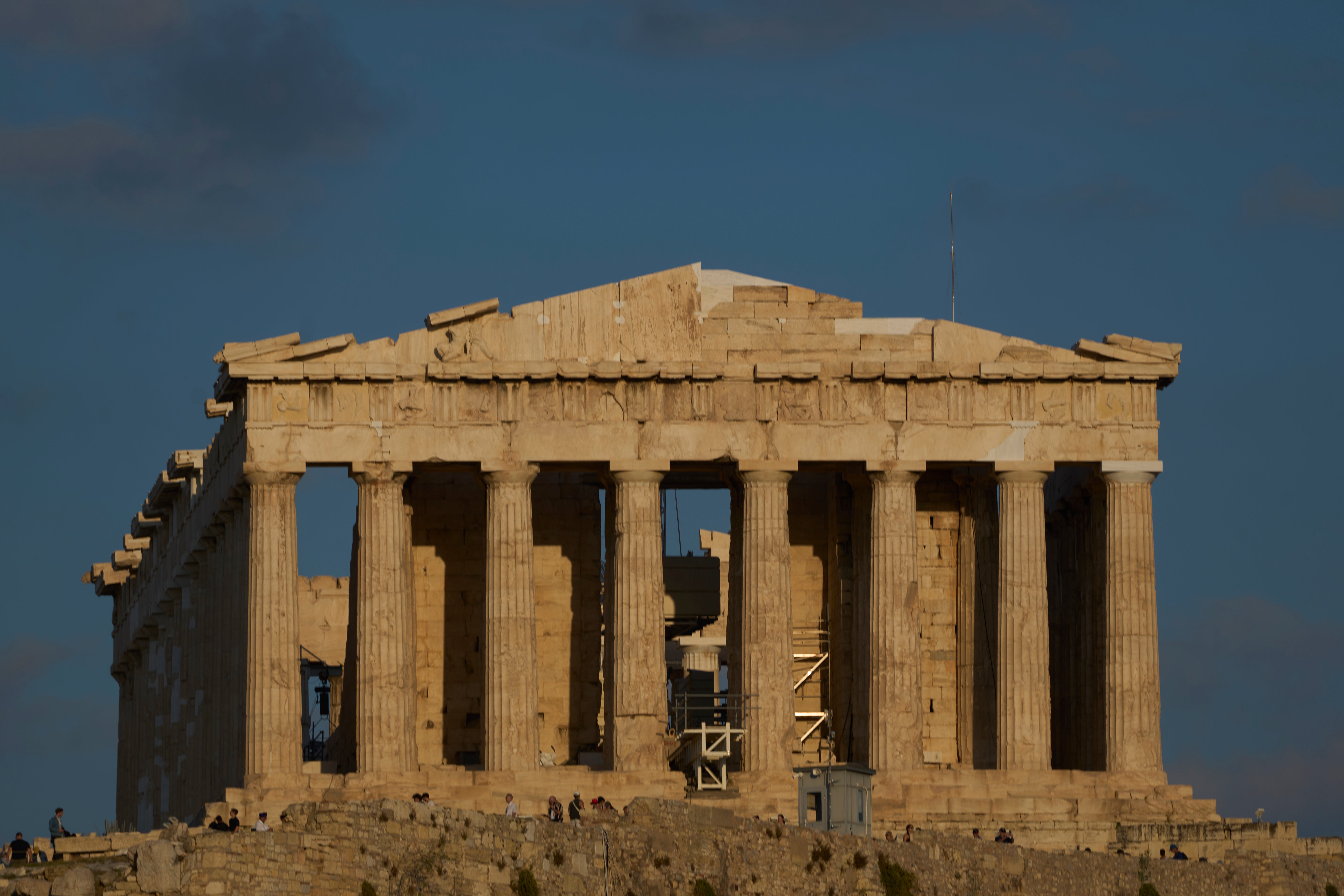 Culture Minister Lina Mendoni remarked that for visitors, ‘it is like they are seeing a different, a completely different monument’