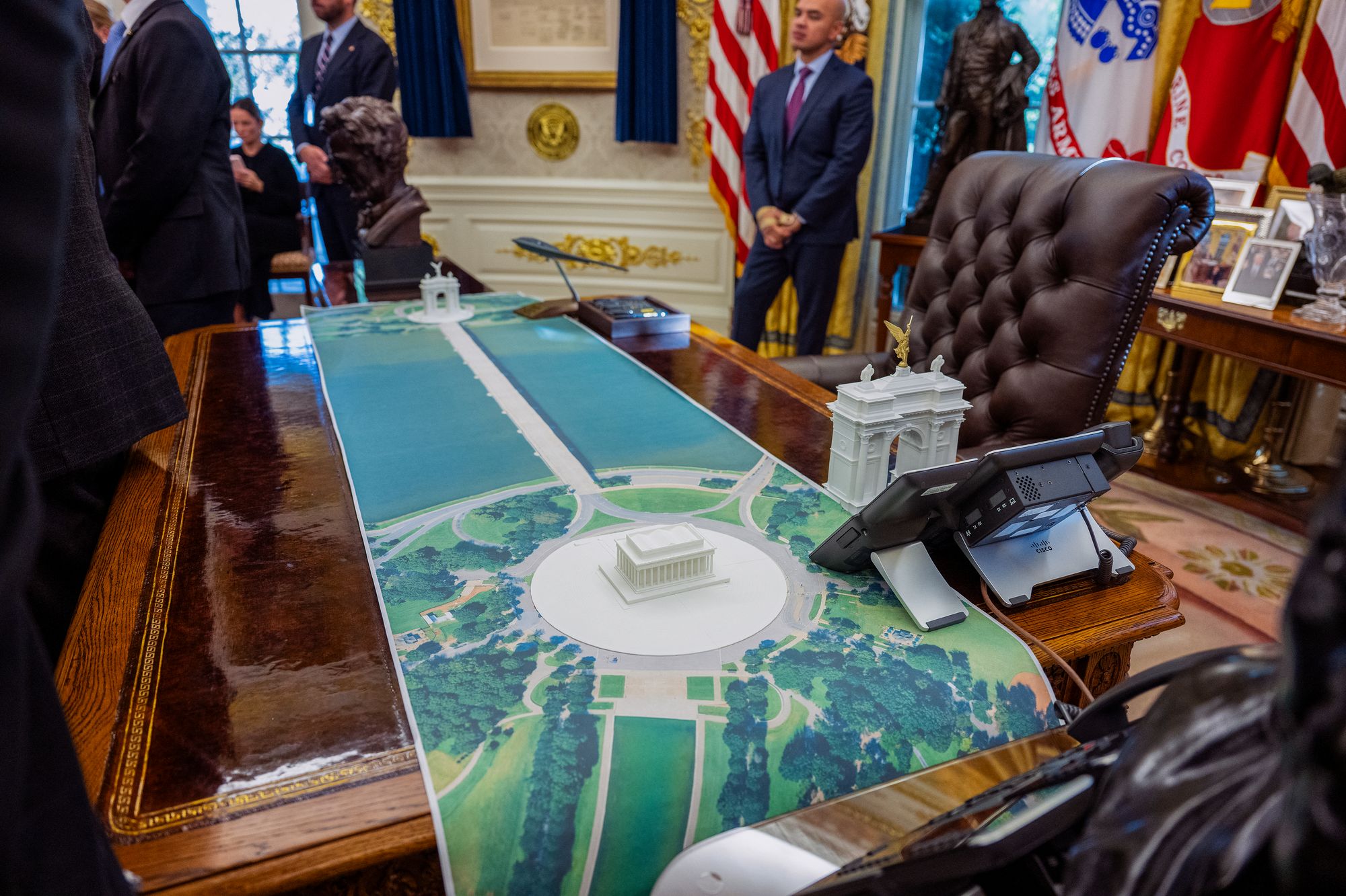 Earlier this week, photos surfaced showing the 3D model of the arch on Trump’s desk