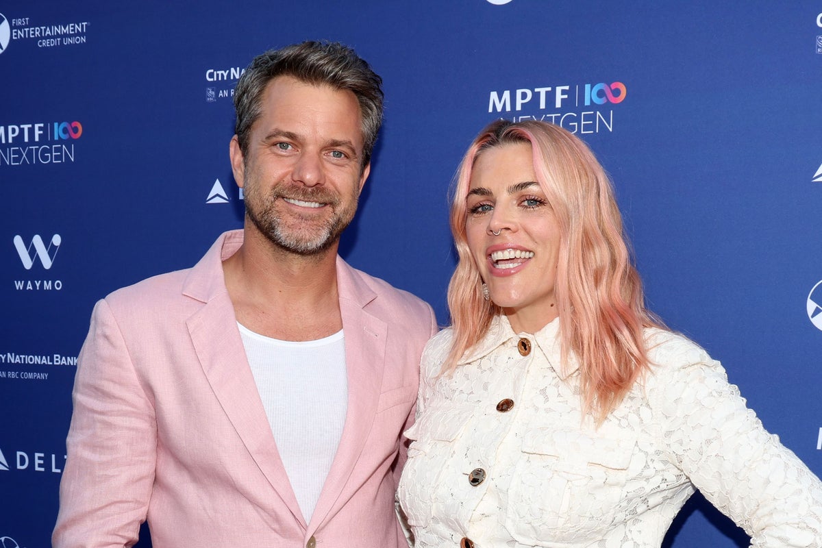 https://static.the-independent.com/2025/10/12/15/34/Joshua-Jackson-and-Busy-Philipps.jpeg?trim=0,87,0,86&width=1200&height=800&crop=1200:800