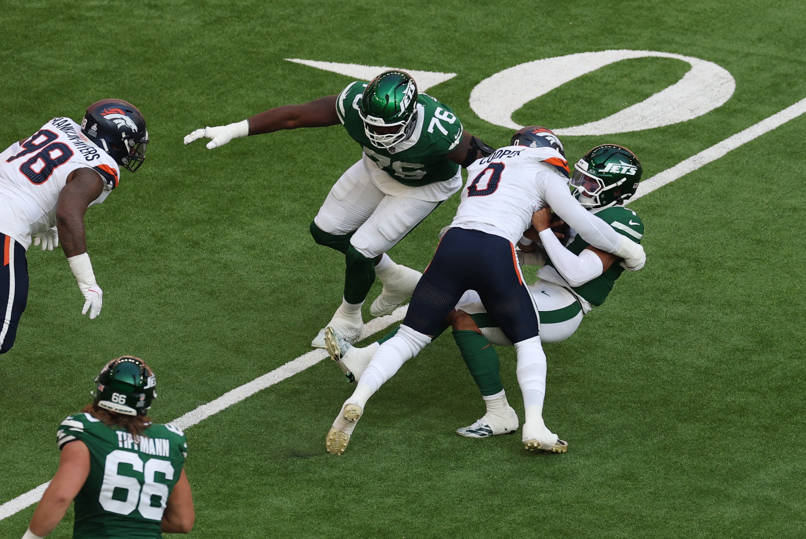 Justin Fields byl propuštěn devětkrát, když Broncos přemohl Jets