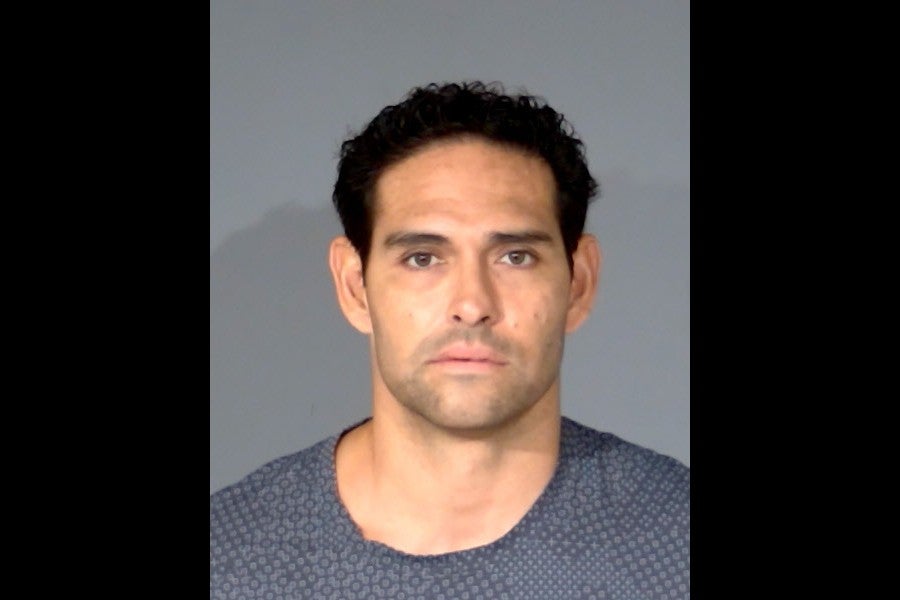 O quarterback aposentado da NFL, Mark Sanchez, foi processado em uma prisão de Indianápolis no início deste mês por atacar um motorista de caminhão veterano
