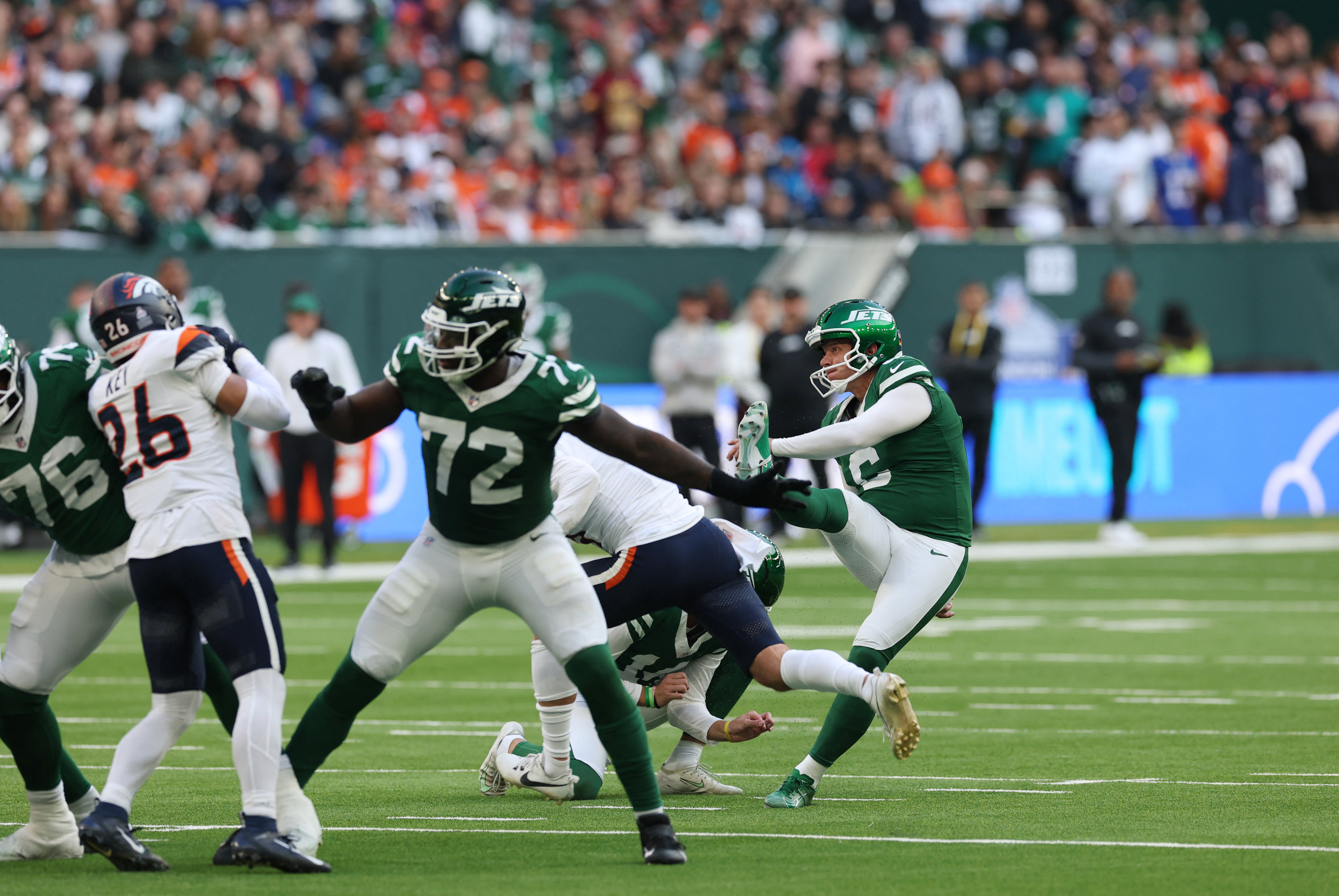 Boot of Nick Folk udržoval Jets v kontaktu