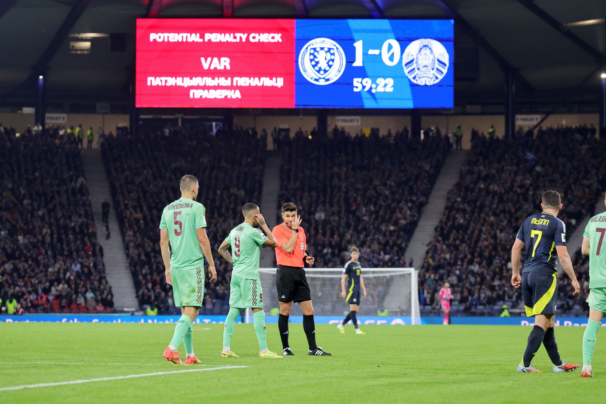 Var zmařil Skotsko, než přišel na jejich záchranu na druhém konci