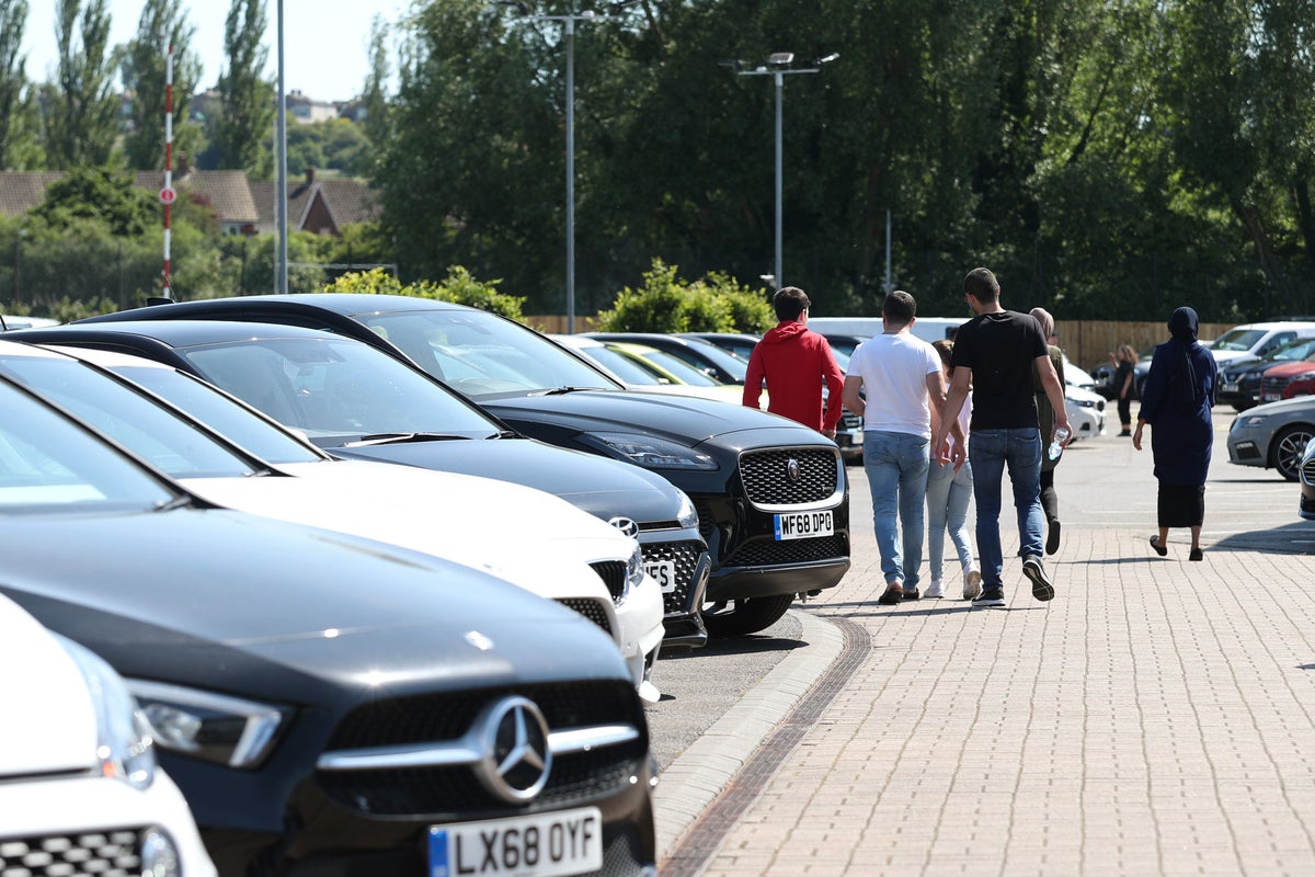 Should you buy a used luxury car or a new car? Here are the pros and cons Should you buy a used luxury car or a new car? Here are the pros and cons