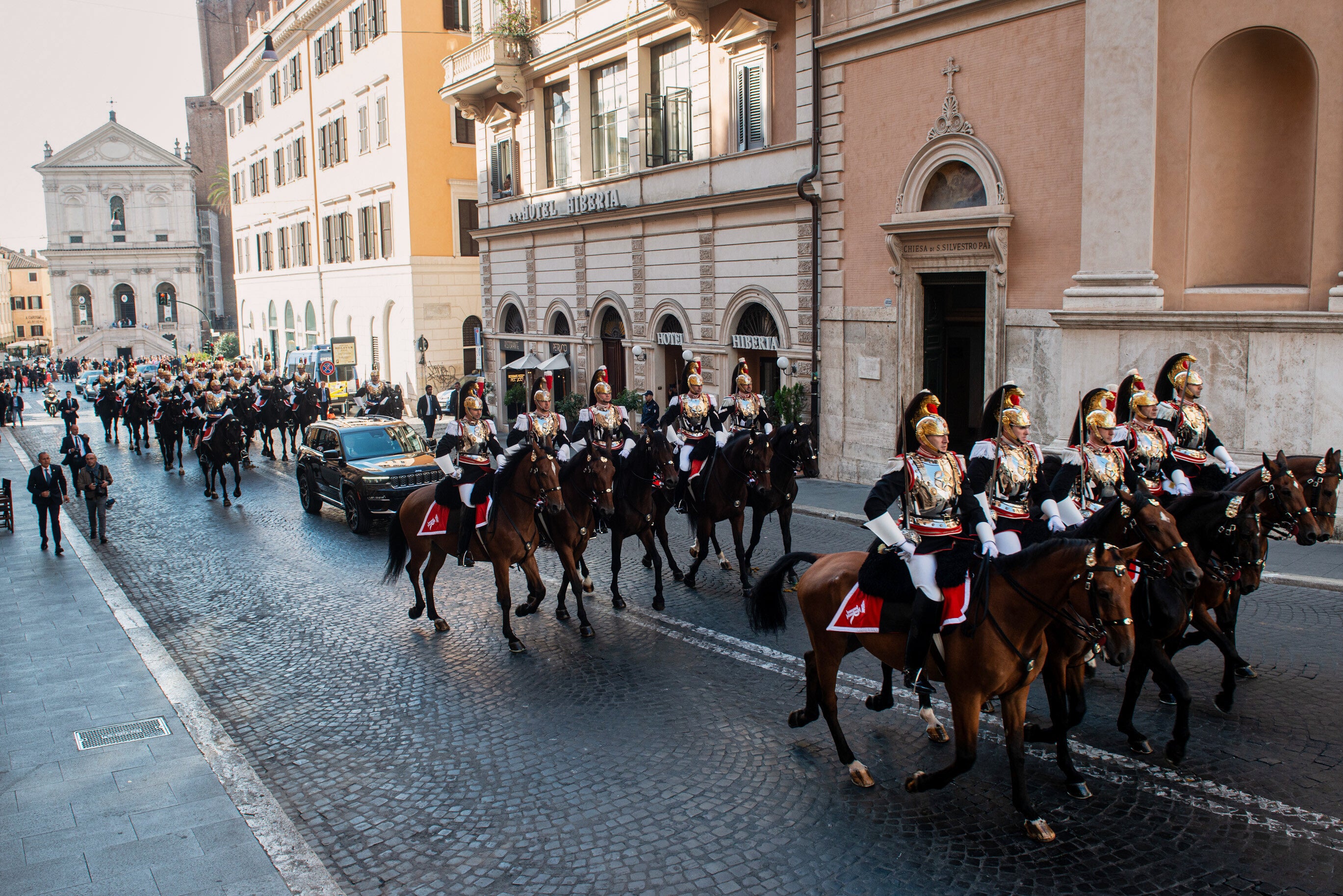 Mounted cuirassiers escort Pope Leo XIV