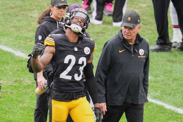 <p>Pittsburgh Steelers cornerback Darius Slay (23) walks off the field after an injury in the second half of their game against the Cleveland Browns</p>