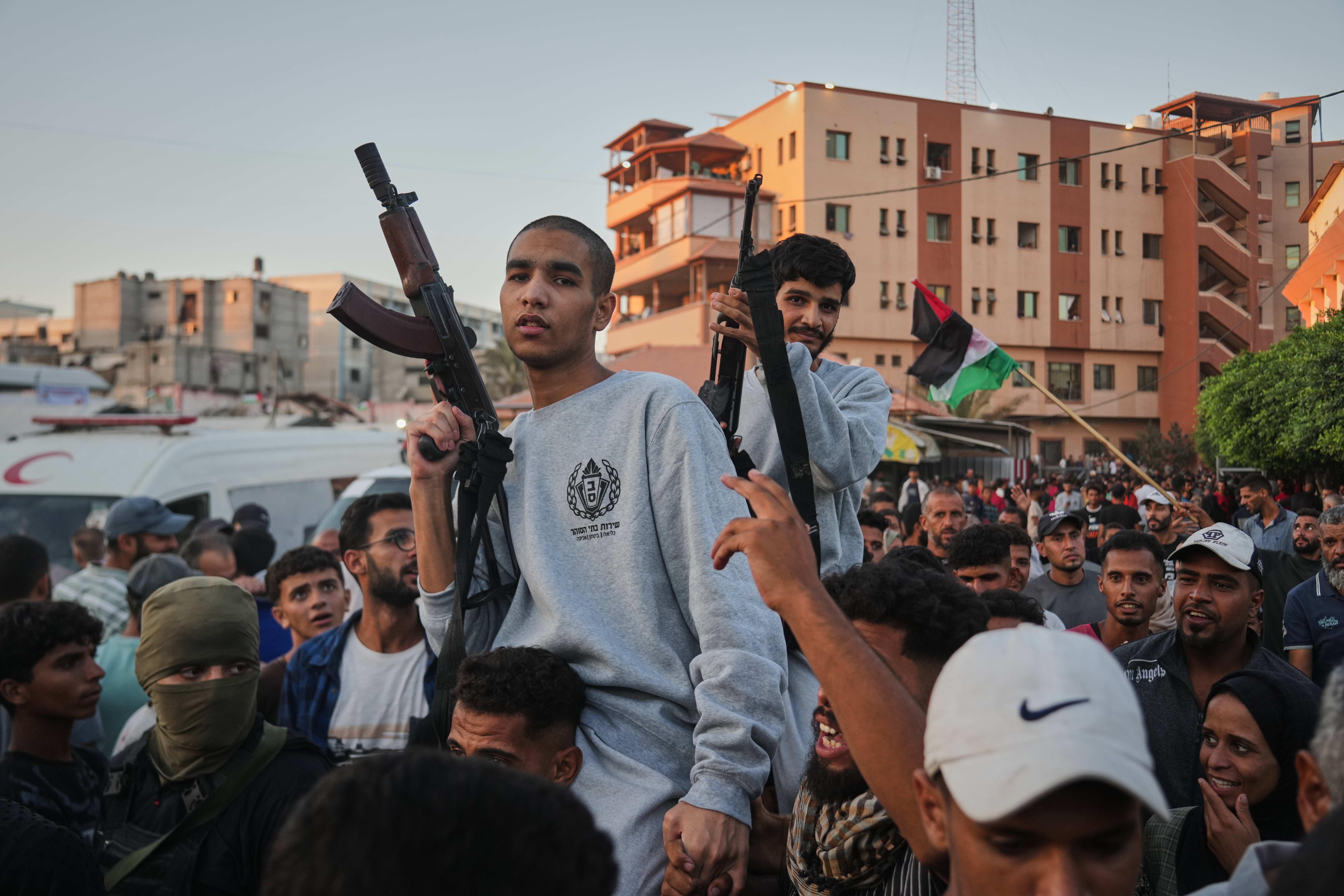 Freed Palestinian prisoners carry rifles as they arrive in the Gaza Strip following their release from Israeli jails under the new ceasefire
