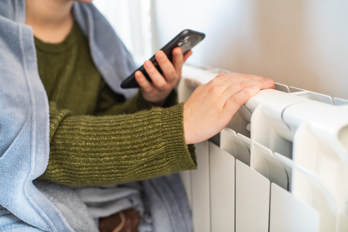Nine expert tips for staying warm at home without turning up the heating Nine expert tips for staying warm at home without turning up the heating