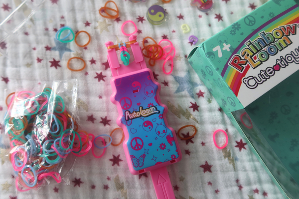 Best gift for 7 year olds IndyBest review Rainbow Loom fantastic dreams charm bracelet craft set