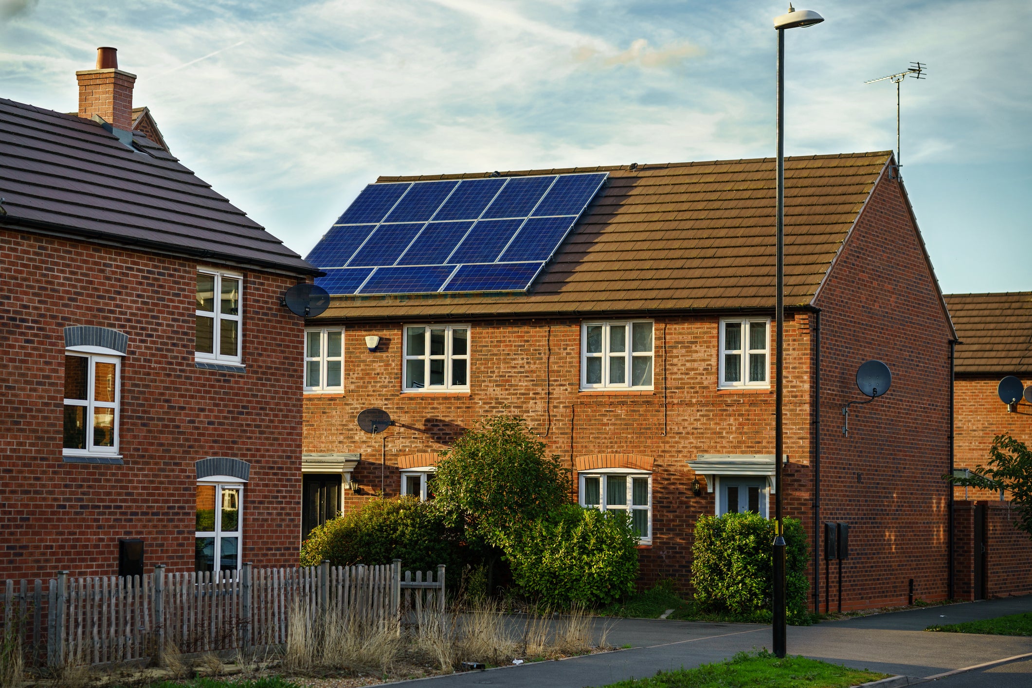 <p>Most installers now agree that monocrystalline solar panels are the best option for UK households</p>