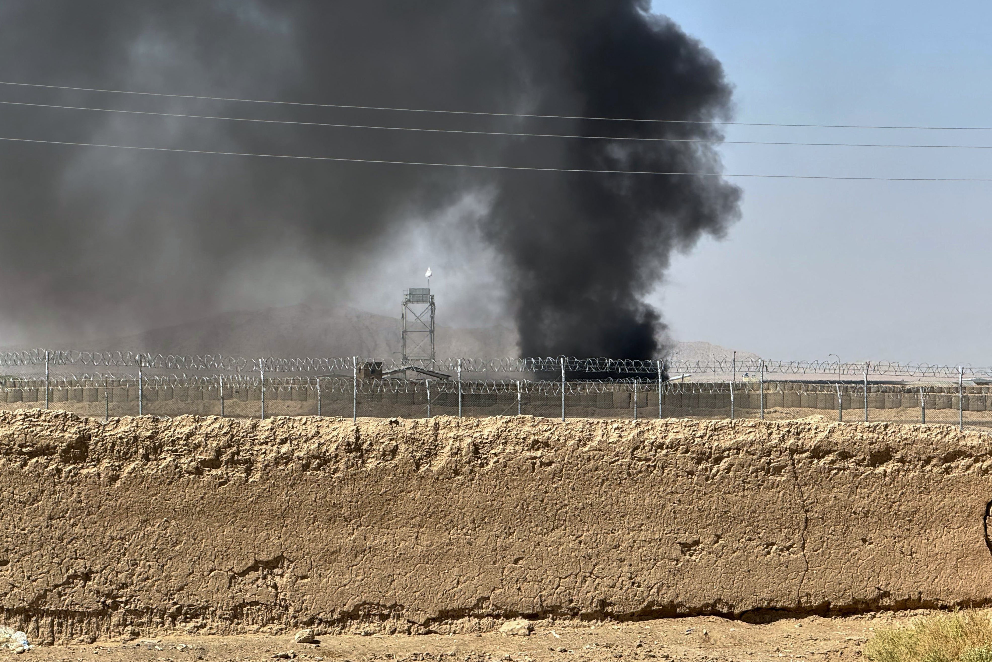 <p>Smoke rises after a shell exploded during clashes between Pakistani and Afghan forces near Chaman</p>