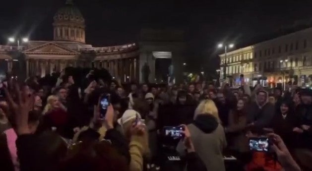 Crowds could be heard chanting the chorus: “I want to watch the ballet, let the swans dance. Let the old man shake in fear for his lake”