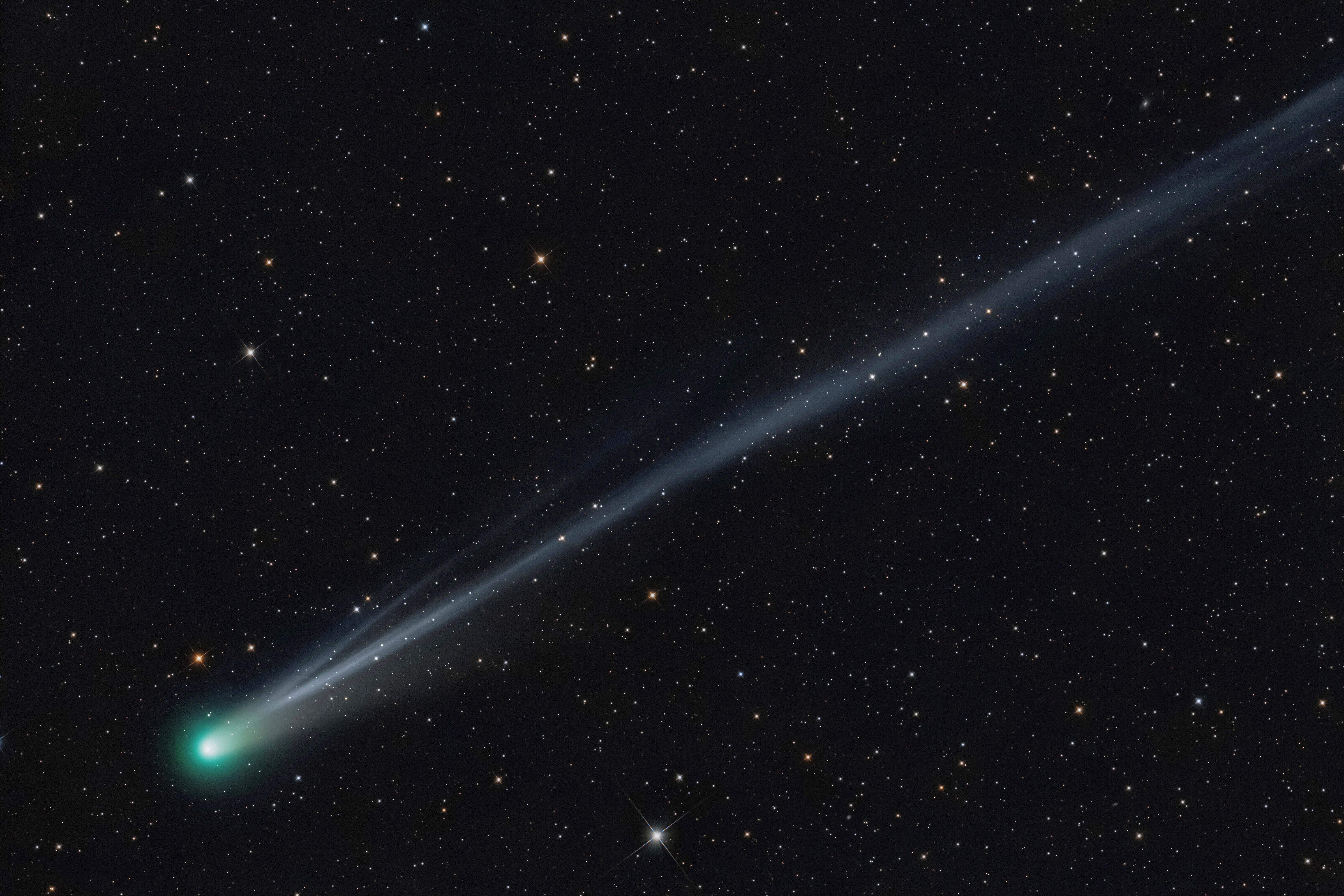 Skygazers can spot two bright green comets streaking across the sky