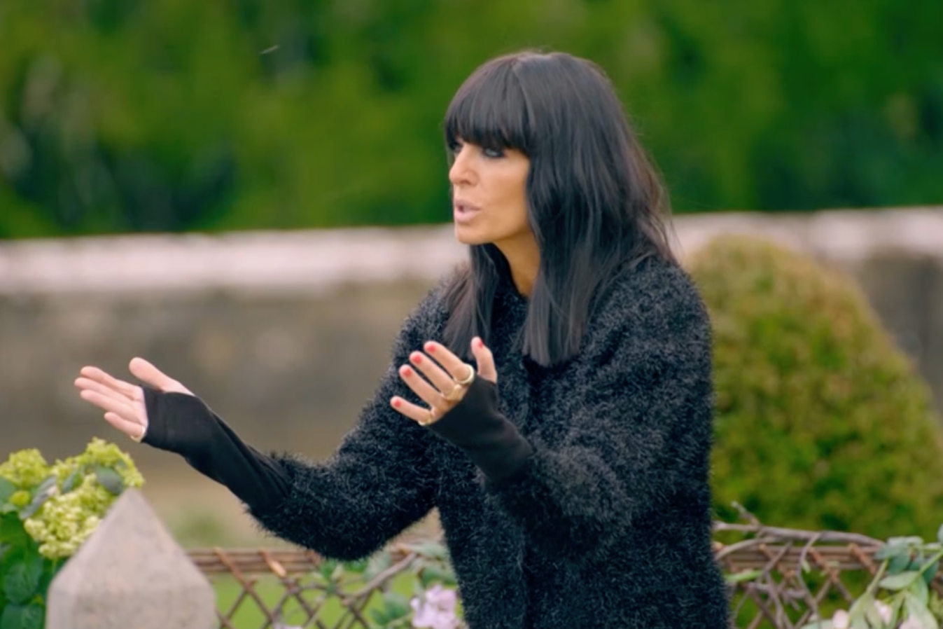 The host replaced her signature fingerless gloves with a top with thumb holes