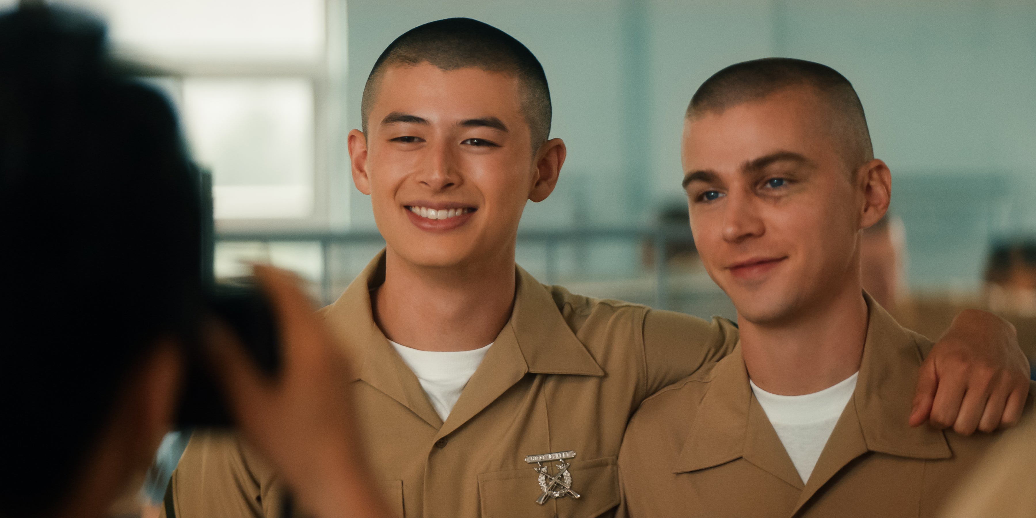 (LR) Liam Oh 在電影中飾演 Ray McAfee,Miles Heizer 飾演 Cameron Cobb