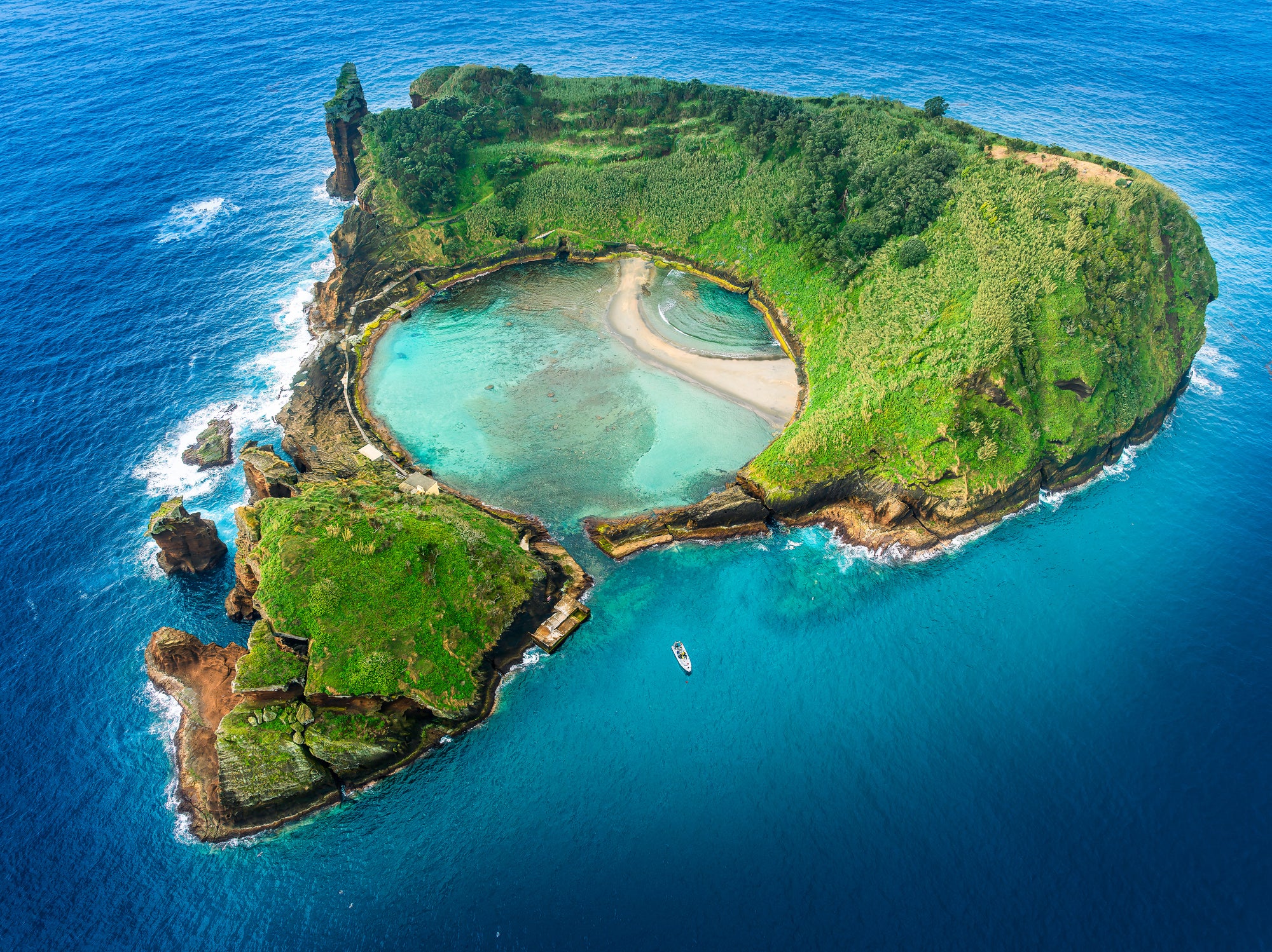 Vila Franca Islet is so perfectly circular that locals called it the ‘Princess Ring’