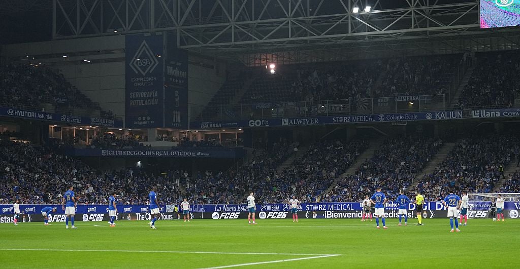 Espanyol and Real Oviedo players stood still for the first 15 seconds of their Friday clash in protest to the Miami game