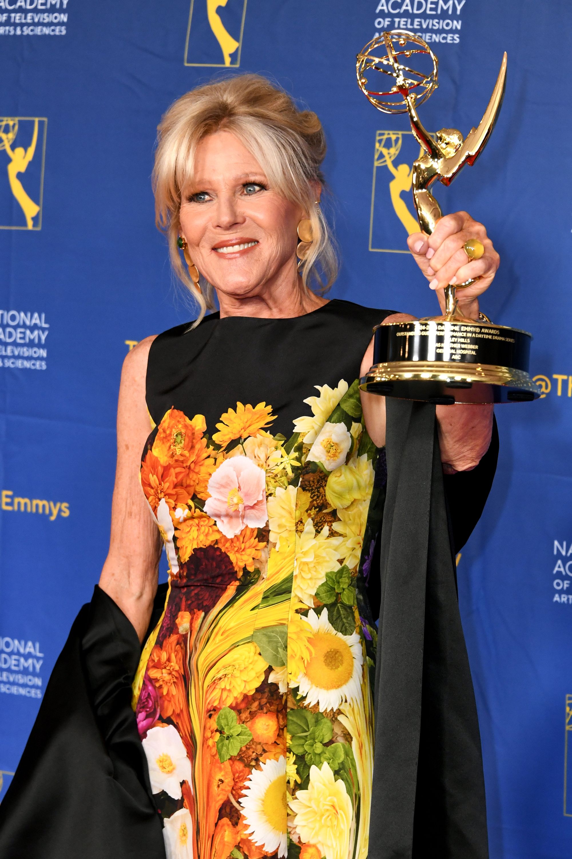 Alley Mills poses with the award for Outstanding Guest Performance in a Daytime Drama Series for 'General Hospital'