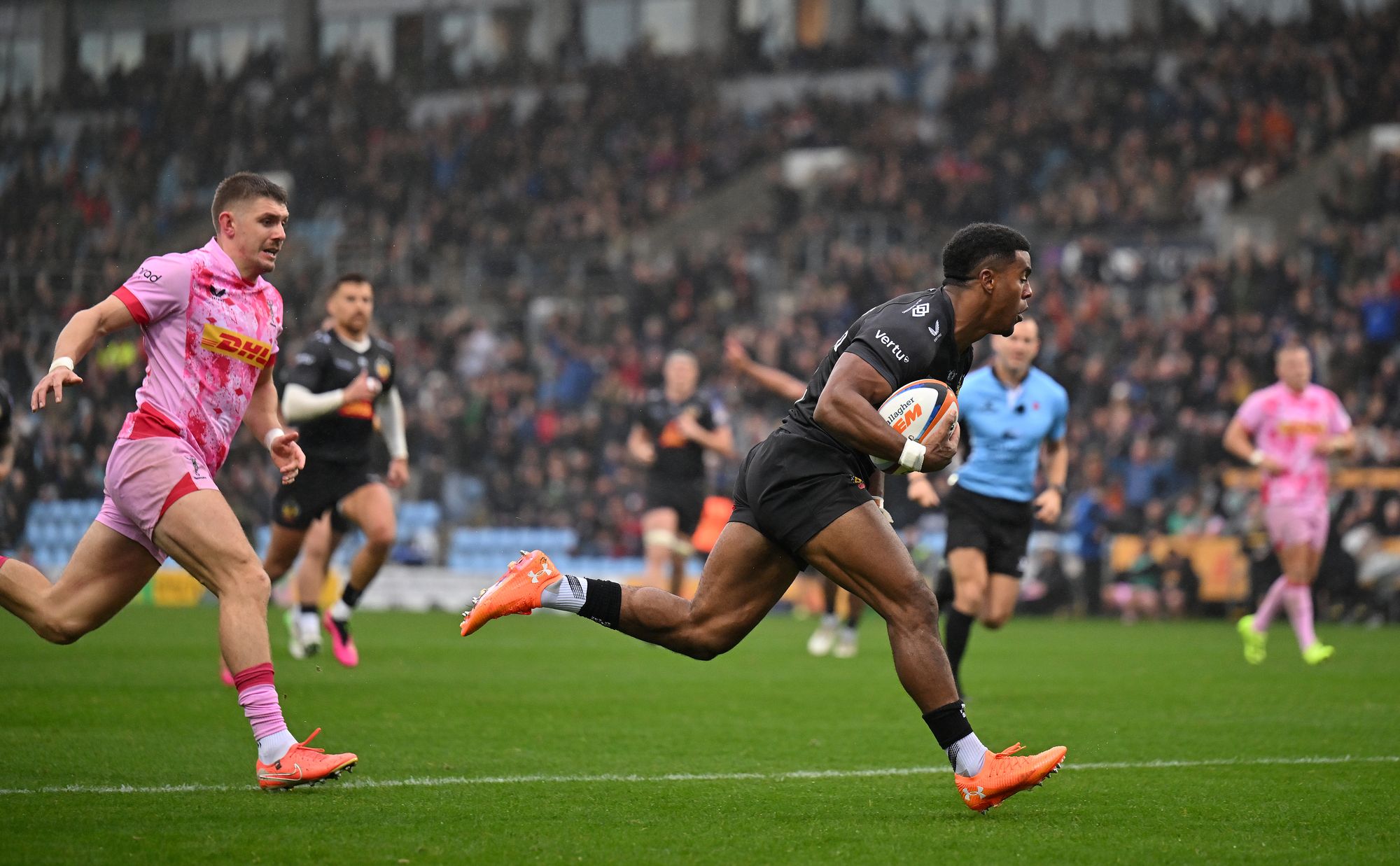 Immanuel Feyi-Waboso collected Henry Slade’s cross field kick to score