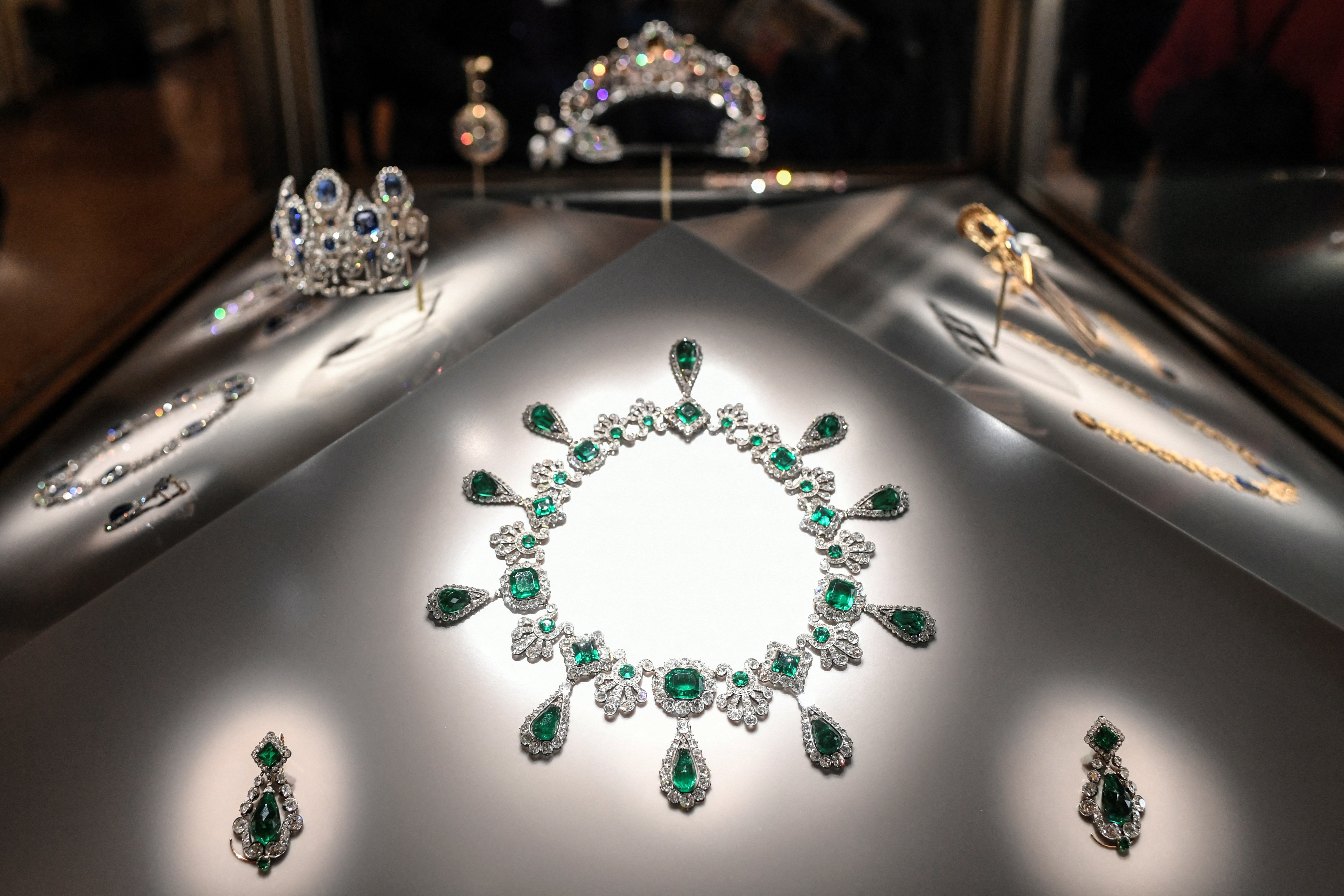 Thieves took just minutes to grab some of France's priceless crown jewels