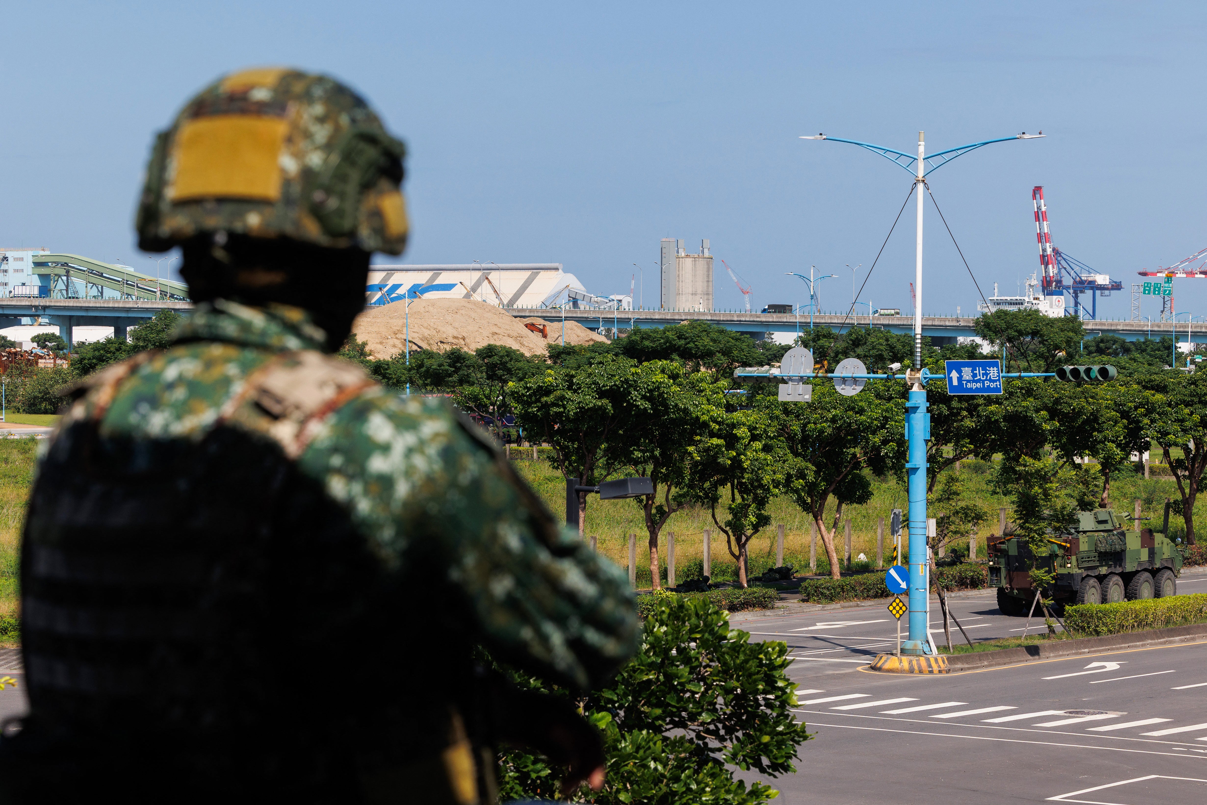 Taiwanese soldiers simulate a tactical withdrawal as part of the annual Han Kuang military exercises in New Taipei