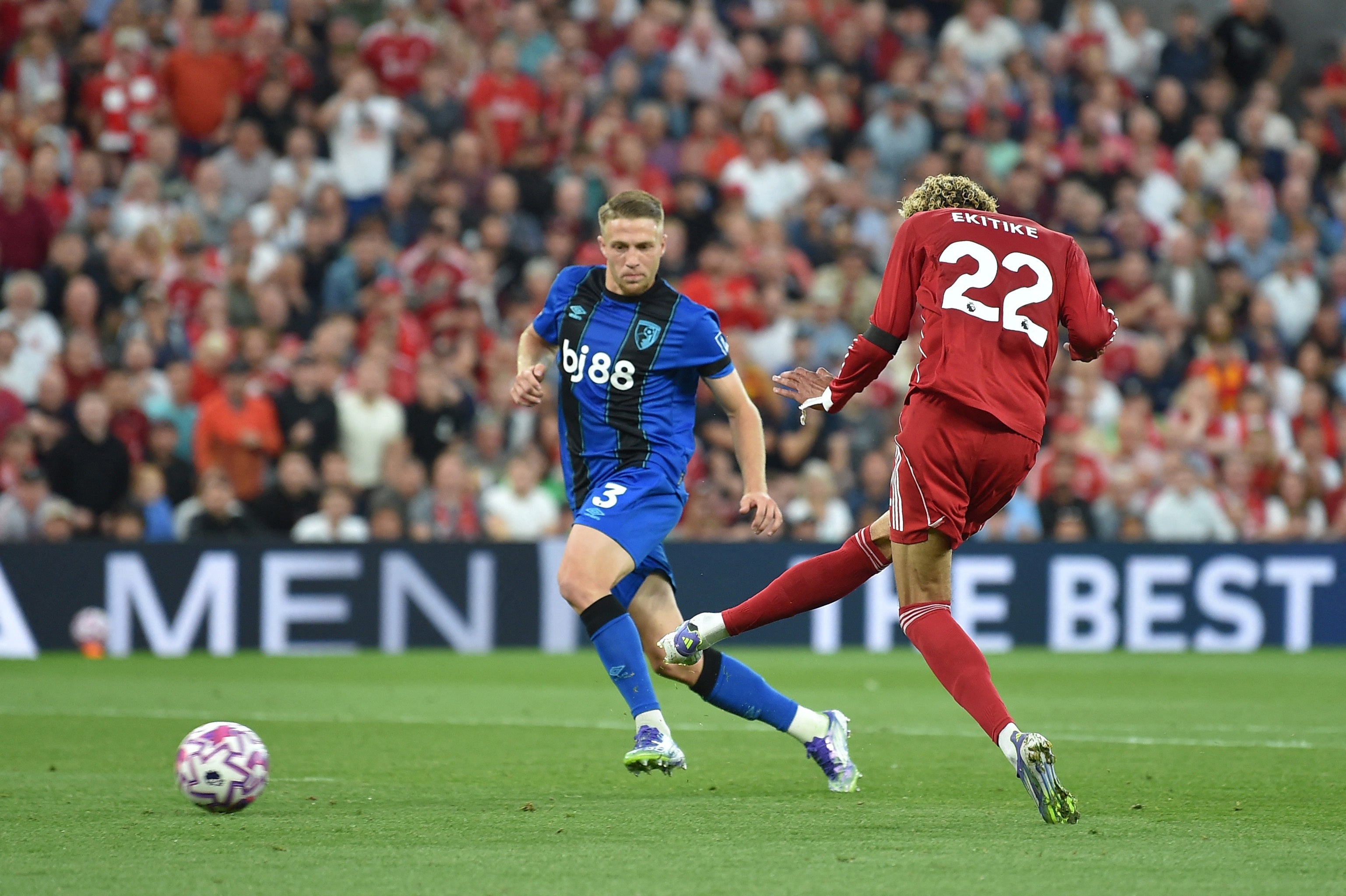 Hugo Ekitike začal svou kariéru v Liverpoolu skvěle, ale v pořadí zaostal za Alexandrem Isakem