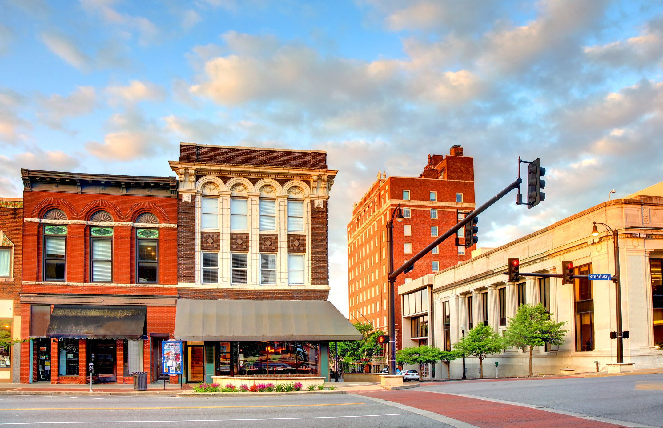 The college town of Columbia is located midway between St. Louis and Kansas City