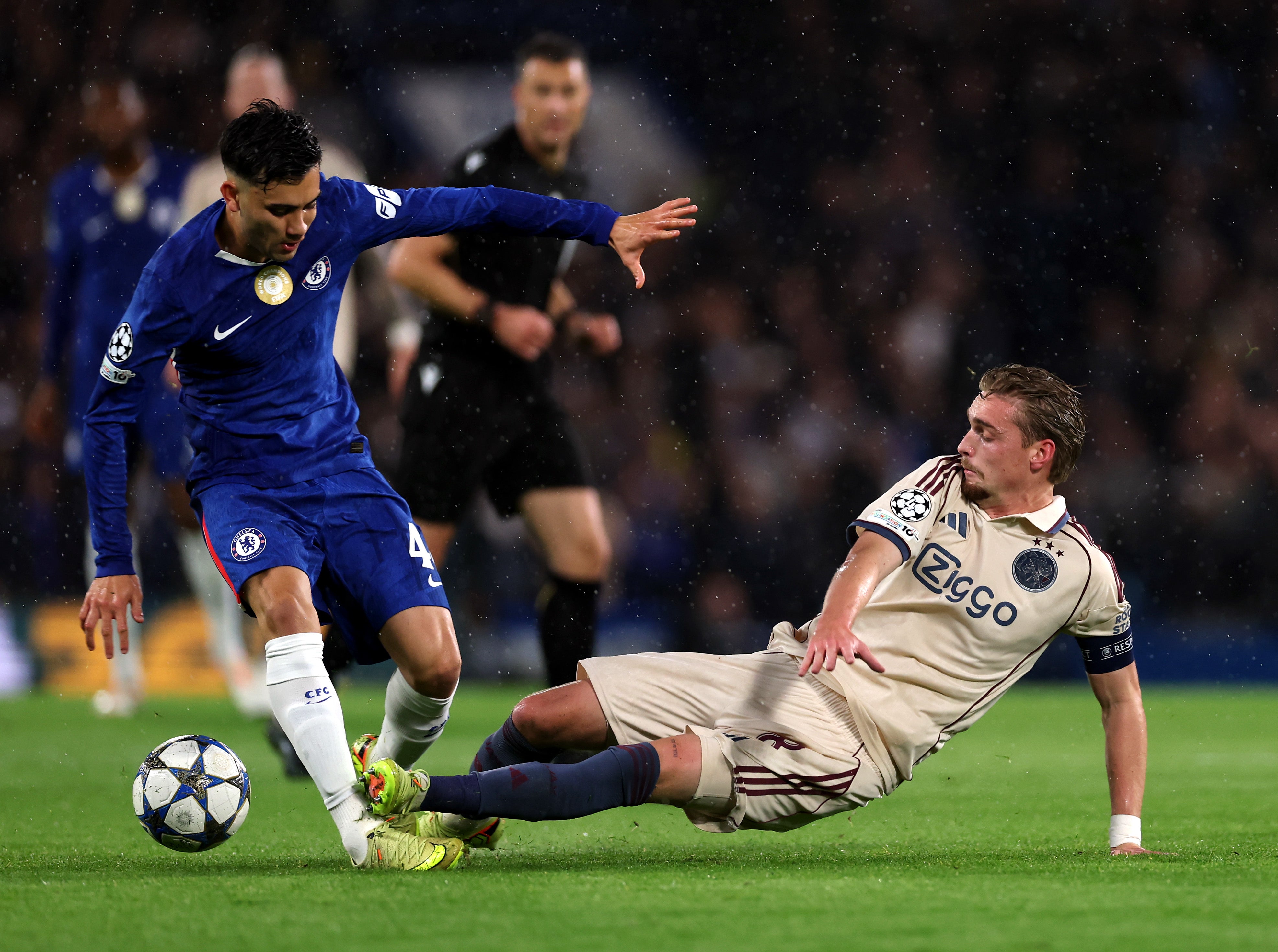 Kenneth Taylor was sent off for this challenge on Facundo Buonanotte