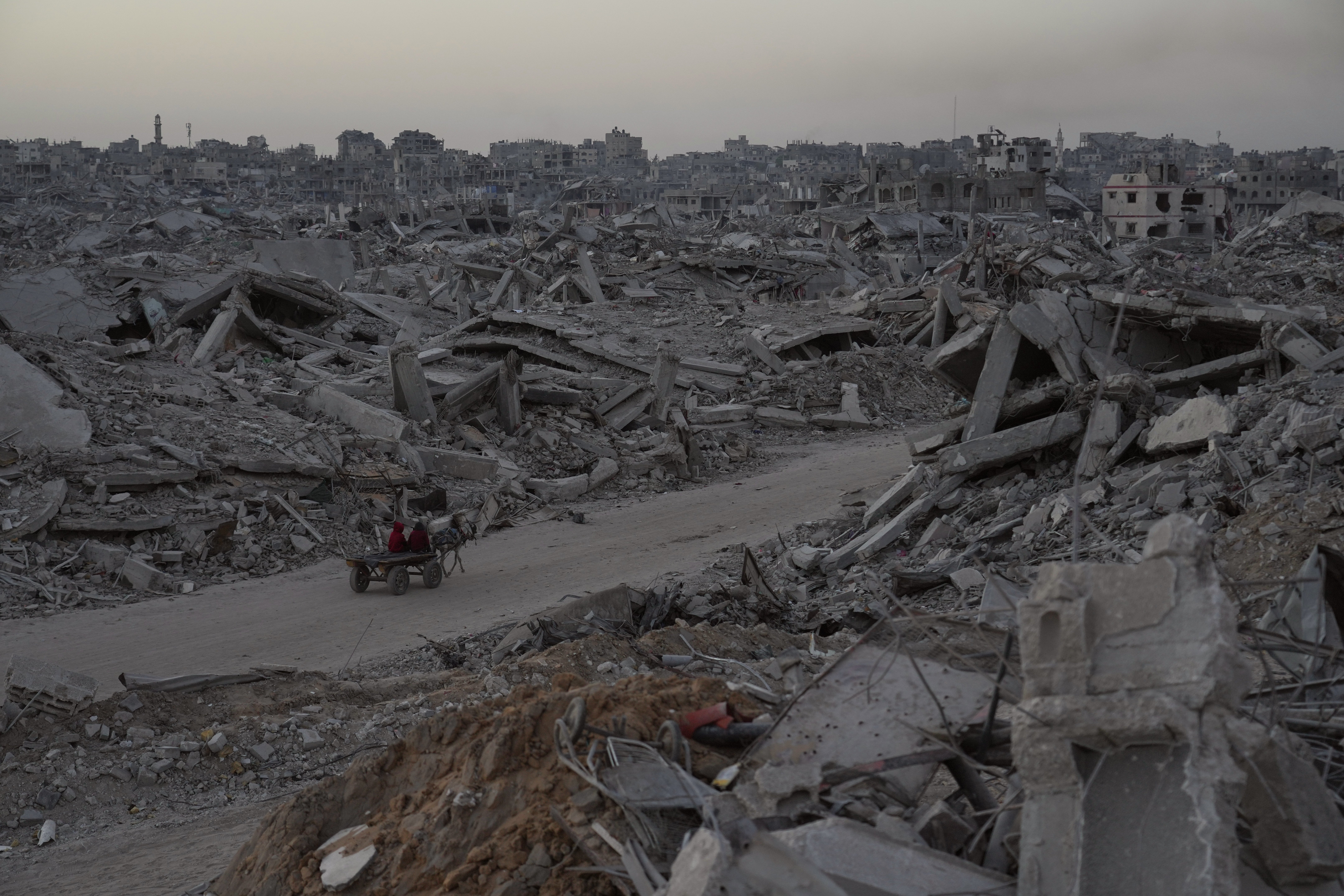 Thousands of Palestinians are returning home to find nothing but rubble
