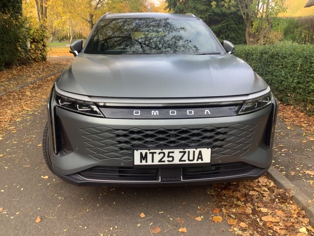 <p>This version of the Omoda 9 shows that the Chinese have all sectors of the market covered, including sophisticated plug-in hybrids</p>