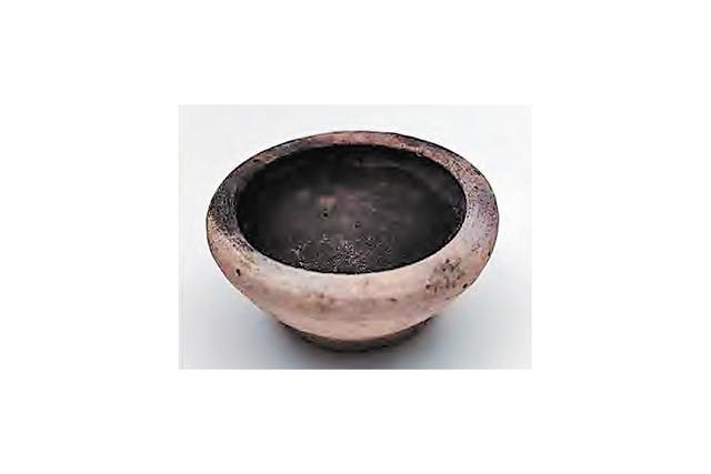 <p>A porcelain lamp of the Ming Dynasty retrieved from a tomb in Shanxi province</p>