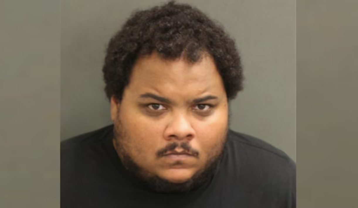 Rolando Rivera-Casillas, de Melbourne, Flórida, foi acusado de duas acusações de tentativa de homicídio em segundo grau.