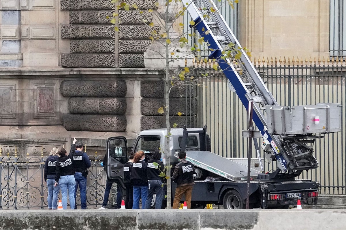 At least two arrested over Louvre museum’s daylight diamond heist