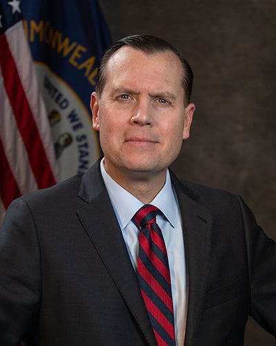 O procurador-geral do Kentucky, Russell Coleman, diz que está “determinado a levar o assassino de Trinity à justiça”