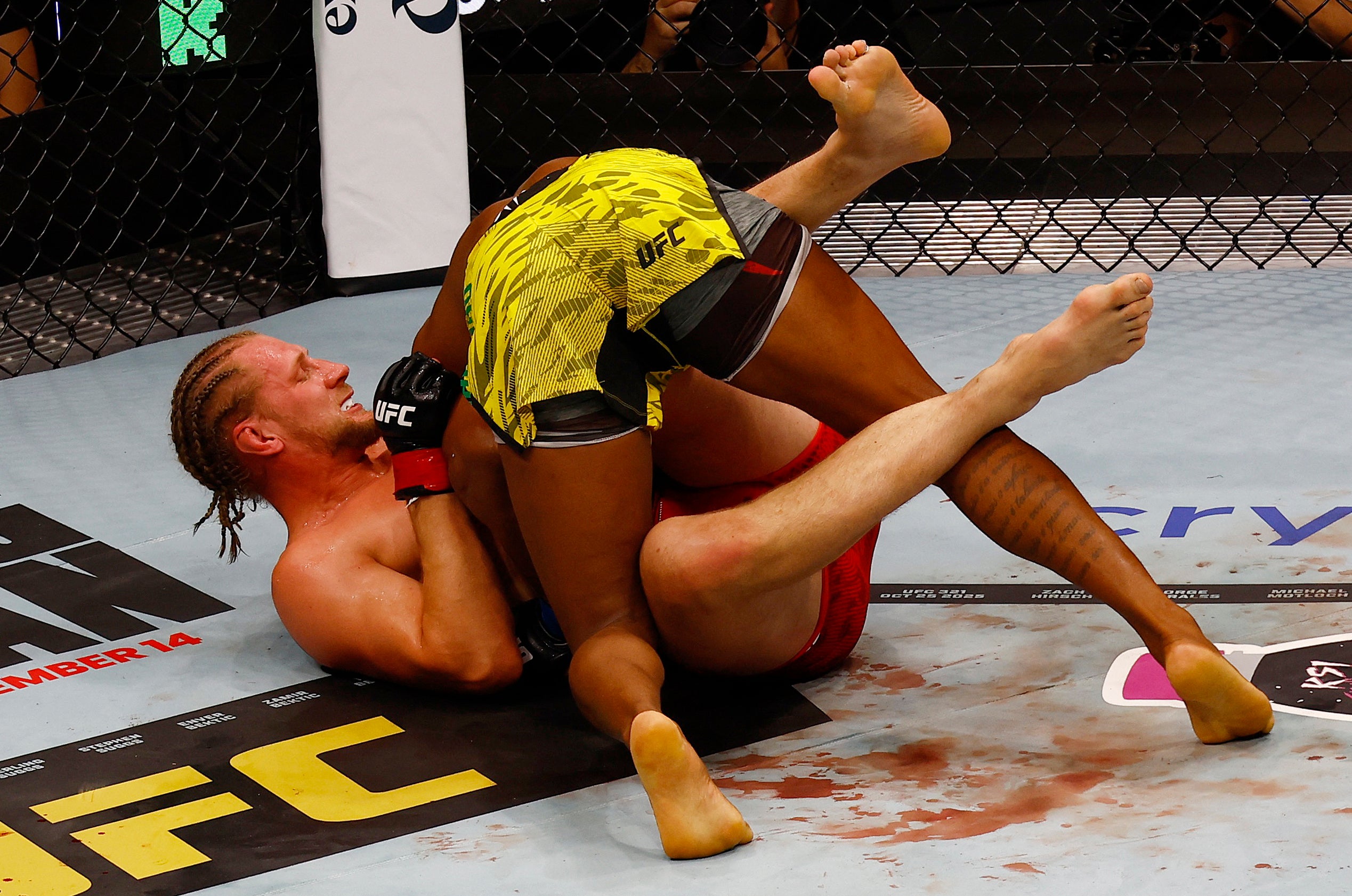 Jailton Almeida beat Alexander Volkov in a clash of heavyweight contenders