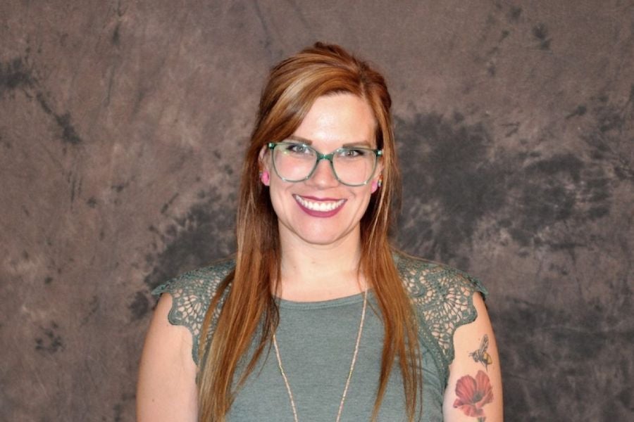 Elizabeth Jamie Love supostamente levou uma estudante para sua casa em Nebraska, onde seu namorado, Jarryd 'Jack' Krause, supostamente pediu sexo à adolescente.