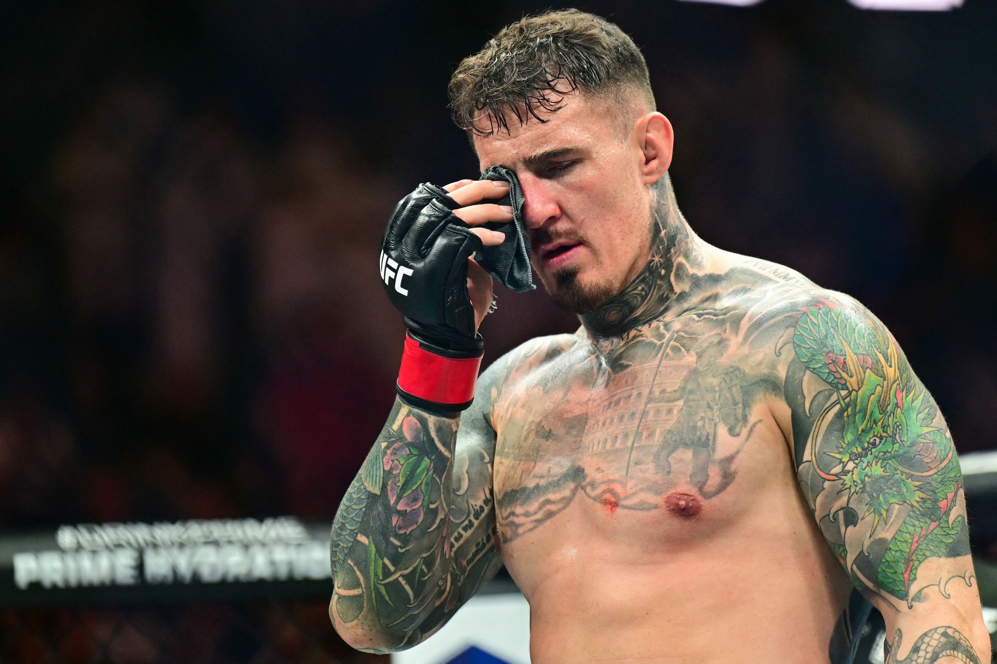 UFC fan favourite suggests rule change to tackle eye pokes amid Tom Aspinall injury