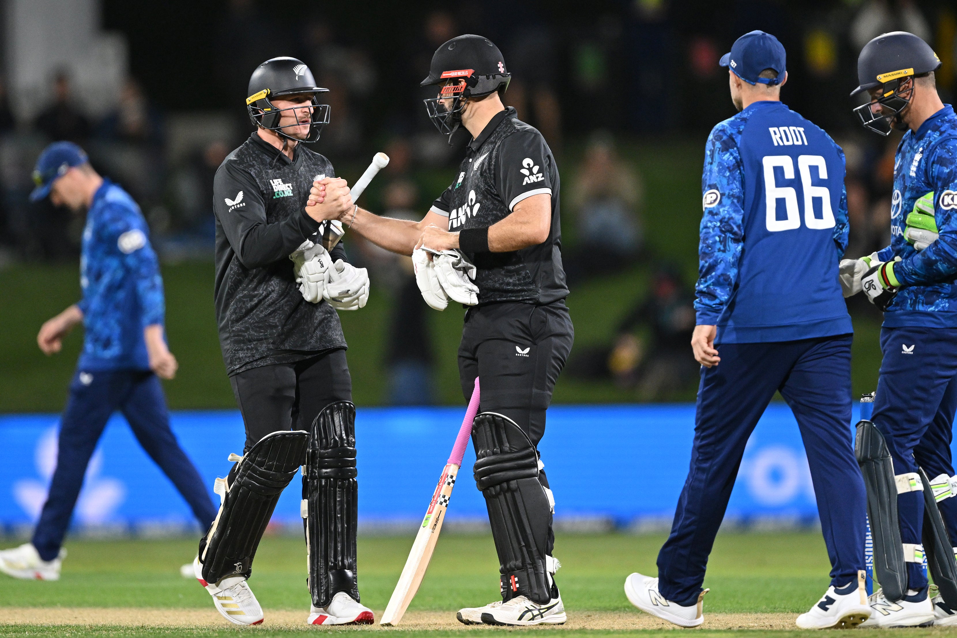 Nathan Smith, left, and Daryl Mitchell got New Zealand home (Andrew Cornaga/AP)