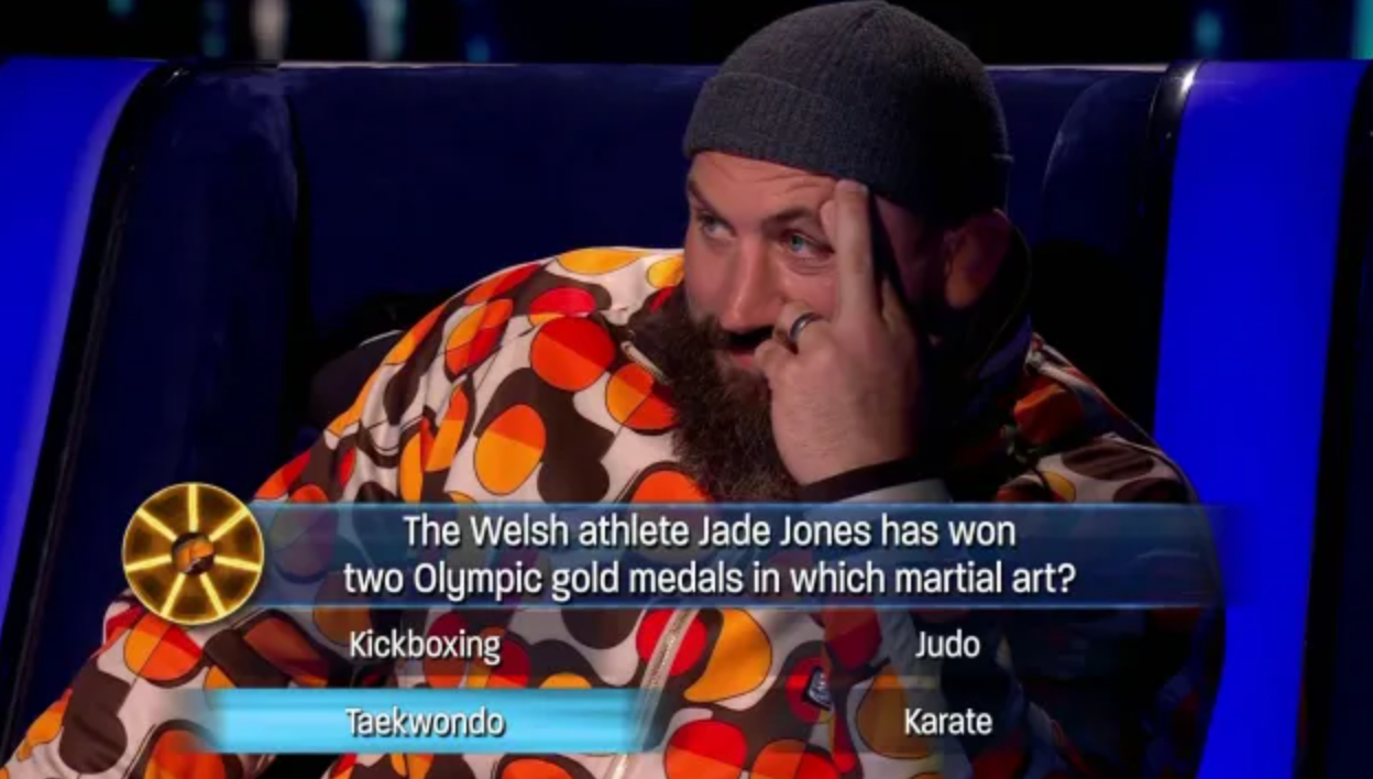 Joe Marler tenta ajudar Sally a ganhar £ 110,00 em 'The Wheel'