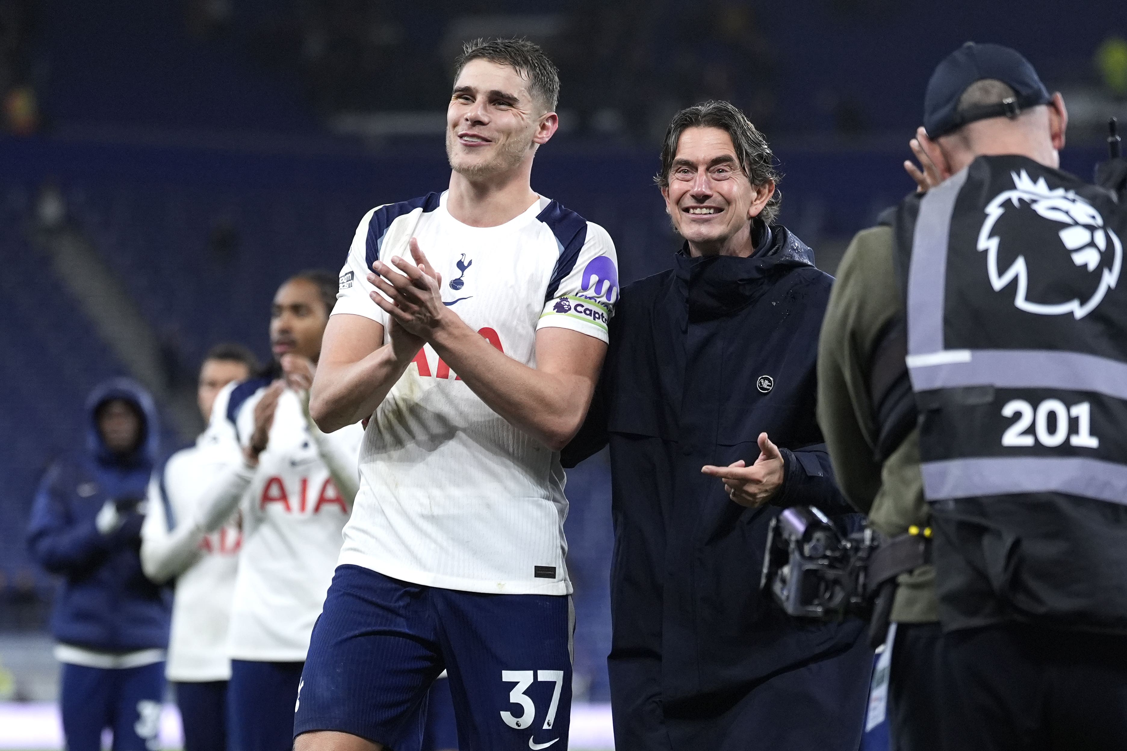 Micky van de Ven and Tottenham manager Thomas Frank after the 3-0 win at Everton (Peter Byrne/PA)