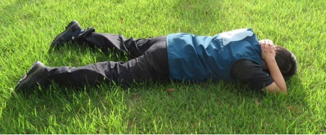 Lying face down when encountering a bear can prevent serious illness.