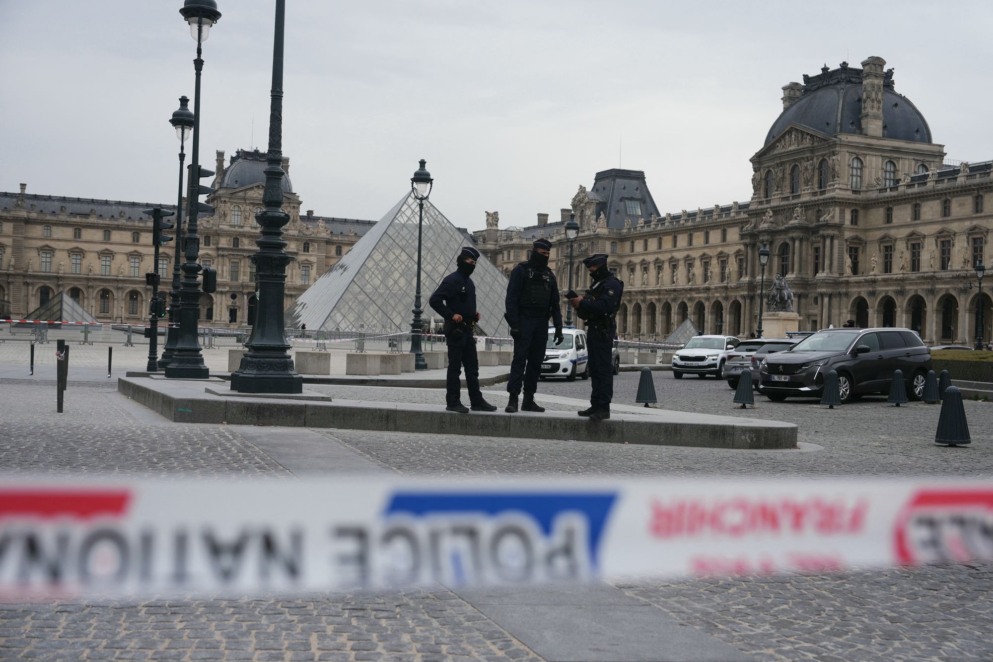 I’m a legal expert. Here’s the biggest mistake the Louvre robbers made